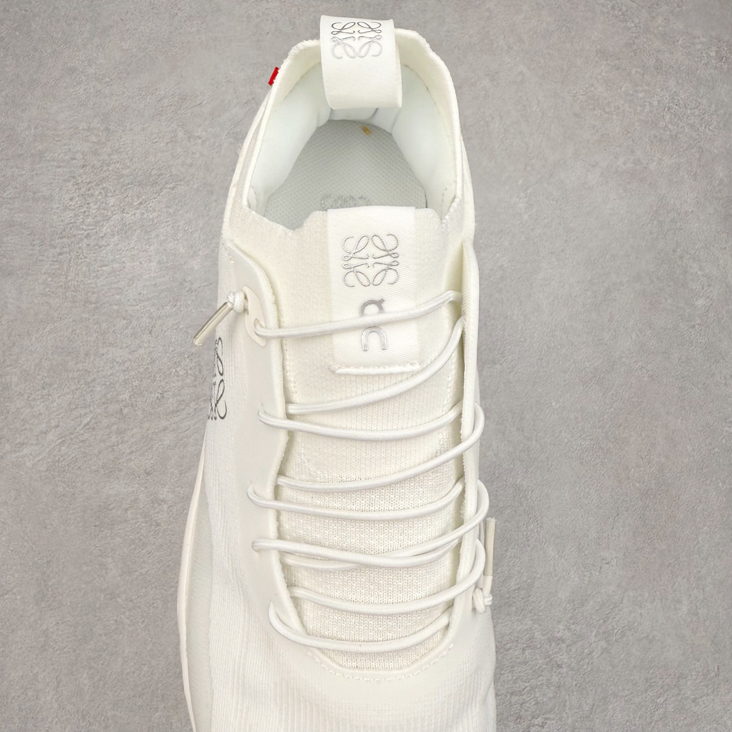 图片[5]-LOEWE x On Cloudtilt 2.0 昂跑罗意威联名 圆头系带生活休闲鞋 此运动品牌 开创于2010年 缓震着陆、强效回弹、轻柔质感的设计构思始终是ON研制关键 与此同时基于“为全球提供革新性的跑步感受”信念 陆续推出了多款跑鞋及其以专业运动人体跑步工程学为设计关键的功能性跑步服饰设备 让跑者不费力气地畅快畅跑 尺码：36 36.5 37.5 38 38.5 39 40 40.5 41 42 42.5 43 44 44.5 45-选品中心