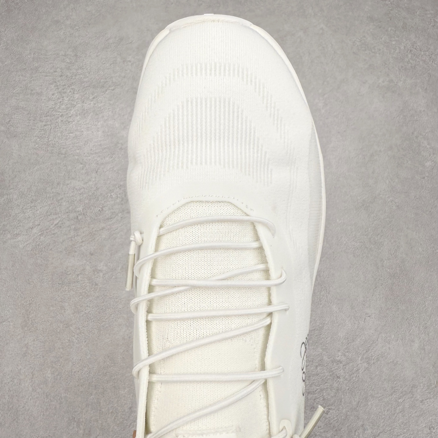 图片[4]-LOEWE x On Cloudtilt 2.0 昂跑罗意威联名 圆头系带生活休闲鞋 此运动品牌 开创于2010年 缓震着陆、强效回弹、轻柔质感的设计构思始终是ON研制关键 与此同时基于“为全球提供革新性的跑步感受”信念 陆续推出了多款跑鞋及其以专业运动人体跑步工程学为设计关键的功能性跑步服饰设备 让跑者不费力气地畅快畅跑 尺码：36 36.5 37.5 38 38.5 39 40 40.5 41 42 42.5 43 44 44.5 45-选品中心