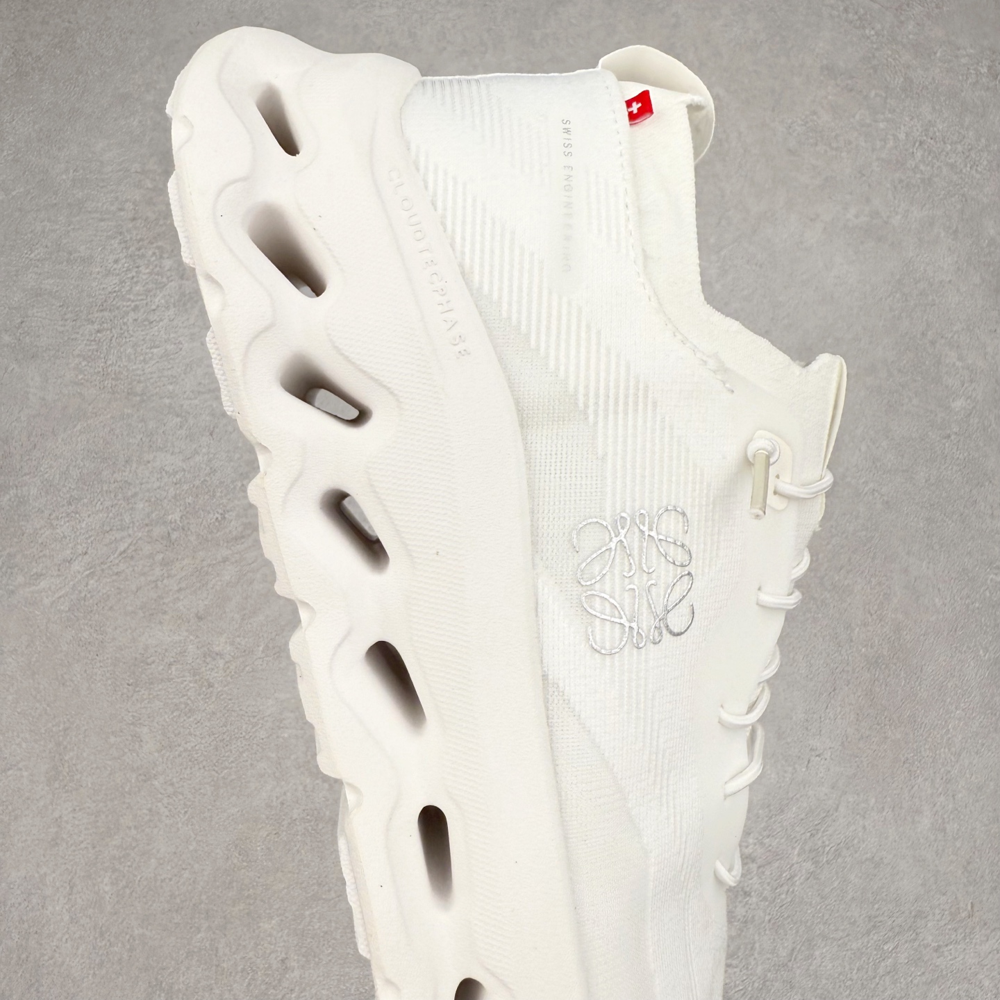 图片[6]-LOEWE x On Cloudtilt 2.0 昂跑罗意威联名 圆头系带生活休闲鞋 此运动品牌 开创于2010年 缓震着陆、强效回弹、轻柔质感的设计构思始终是ON研制关键 与此同时基于“为全球提供革新性的跑步感受”信念 陆续推出了多款跑鞋及其以专业运动人体跑步工程学为设计关键的功能性跑步服饰设备 让跑者不费力气地畅快畅跑 尺码：36 36.5 37.5 38 38.5 39 40 40.5 41 42 42.5 43 44 44.5 45-选品中心