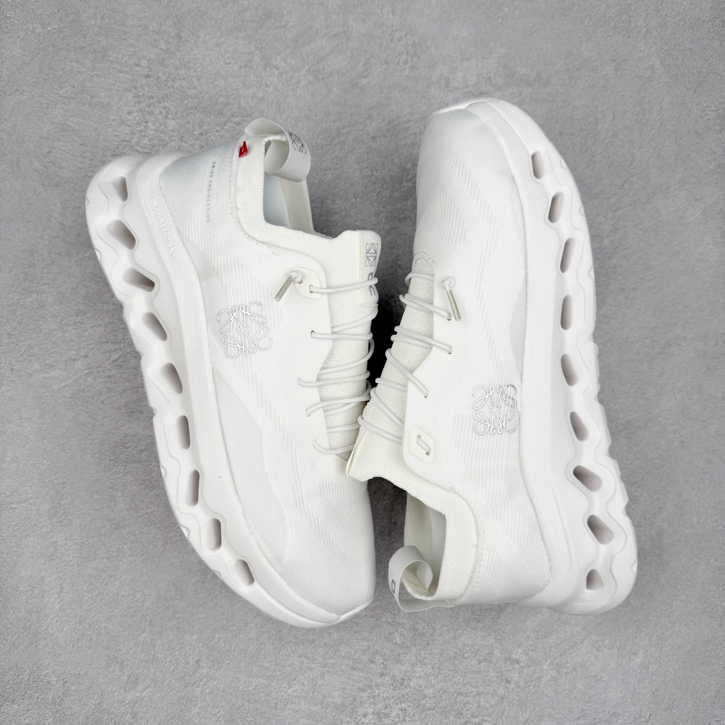 图片[3]-LOEWE x On Cloudtilt 2.0 昂跑罗意威联名 圆头系带生活休闲鞋 此运动品牌 开创于2010年 缓震着陆、强效回弹、轻柔质感的设计构思始终是ON研制关键 与此同时基于“为全球提供革新性的跑步感受”信念 陆续推出了多款跑鞋及其以专业运动人体跑步工程学为设计关键的功能性跑步服饰设备 让跑者不费力气地畅快畅跑 尺码：36 36.5 37.5 38 38.5 39 40 40.5 41 42 42.5 43 44 44.5 45-选品中心