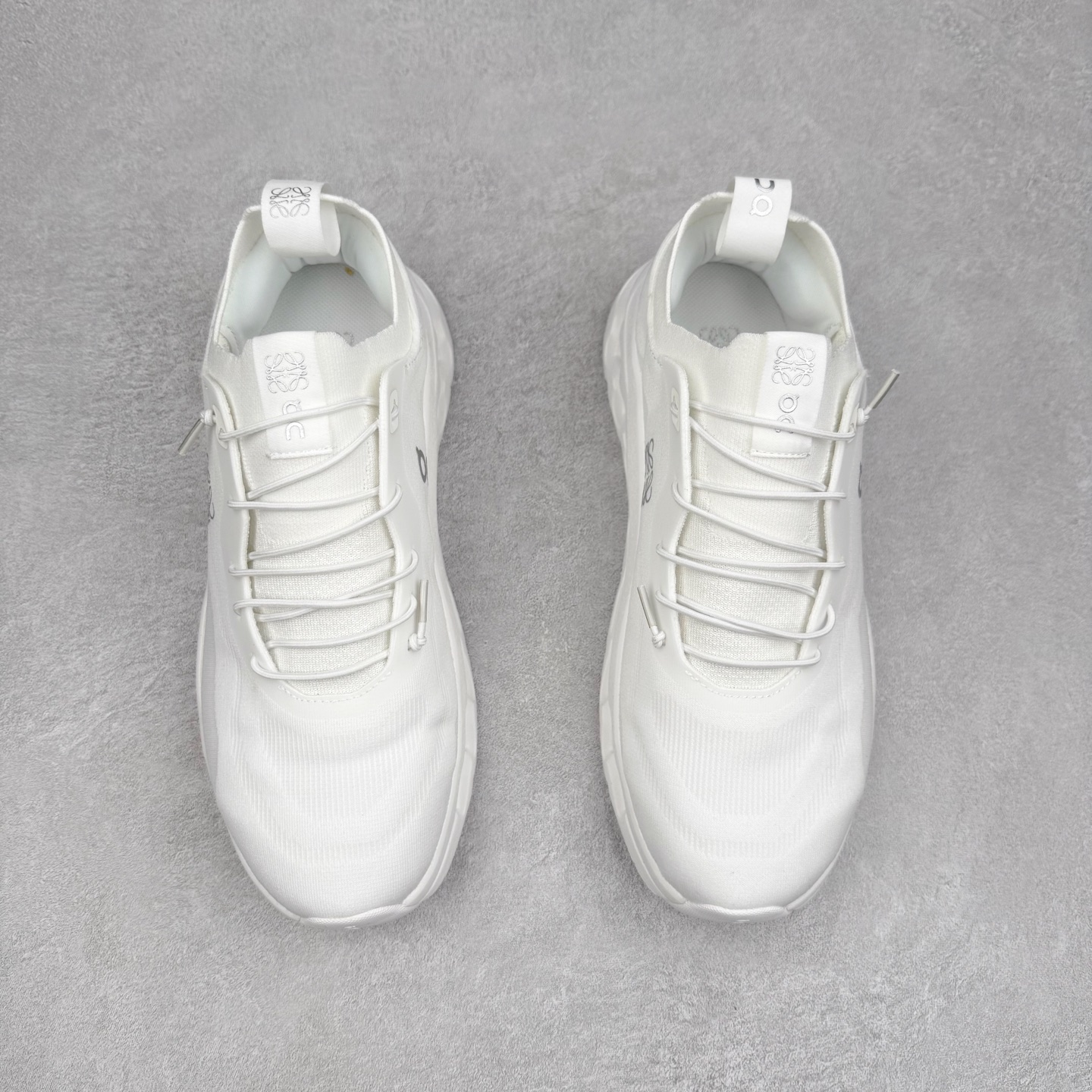 图片[2]-LOEWE x On Cloudtilt 2.0 昂跑罗意威联名 圆头系带生活休闲鞋 此运动品牌 开创于2010年 缓震着陆、强效回弹、轻柔质感的设计构思始终是ON研制关键 与此同时基于“为全球提供革新性的跑步感受”信念 陆续推出了多款跑鞋及其以专业运动人体跑步工程学为设计关键的功能性跑步服饰设备 让跑者不费力气地畅快畅跑 尺码：36 36.5 37.5 38 38.5 39 40 40.5 41 42 42.5 43 44 44.5 45-选品中心