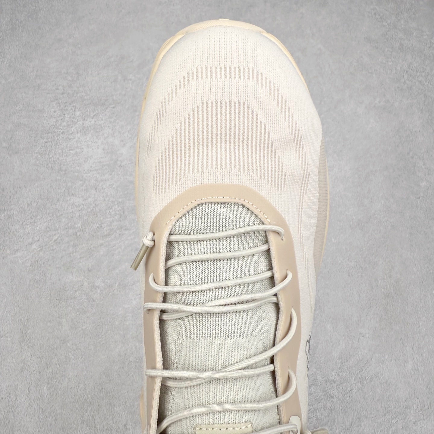 图片[4]-LOEWE x On Cloudtilt 2.0 昂跑罗意威联名 圆头系带生活休闲鞋 此运动品牌 开创于2010年 缓震着陆、强效回弹、轻柔质感的设计构思始终是ON研制关键 与此同时基于“为全球提供革新性的跑步感受”信念 陆续推出了多款跑鞋及其以专业运动人体跑步工程学为设计关键的功能性跑步服饰设备 让跑者不费力气地畅快畅跑 尺码：36 36.5 37.5 38 38.5 39 40 40.5 41 42 42.5 43 44 44.5 45-选品中心