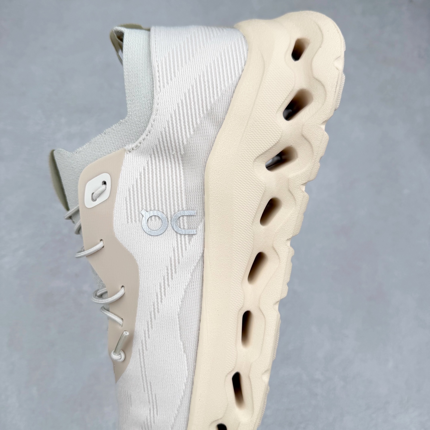 图片[7]-LOEWE x On Cloudtilt 2.0 昂跑罗意威联名 圆头系带生活休闲鞋 此运动品牌 开创于2010年 缓震着陆、强效回弹、轻柔质感的设计构思始终是ON研制关键 与此同时基于“为全球提供革新性的跑步感受”信念 陆续推出了多款跑鞋及其以专业运动人体跑步工程学为设计关键的功能性跑步服饰设备 让跑者不费力气地畅快畅跑 尺码：36 36.5 37.5 38 38.5 39 40 40.5 41 42 42.5 43 44 44.5 45-选品中心