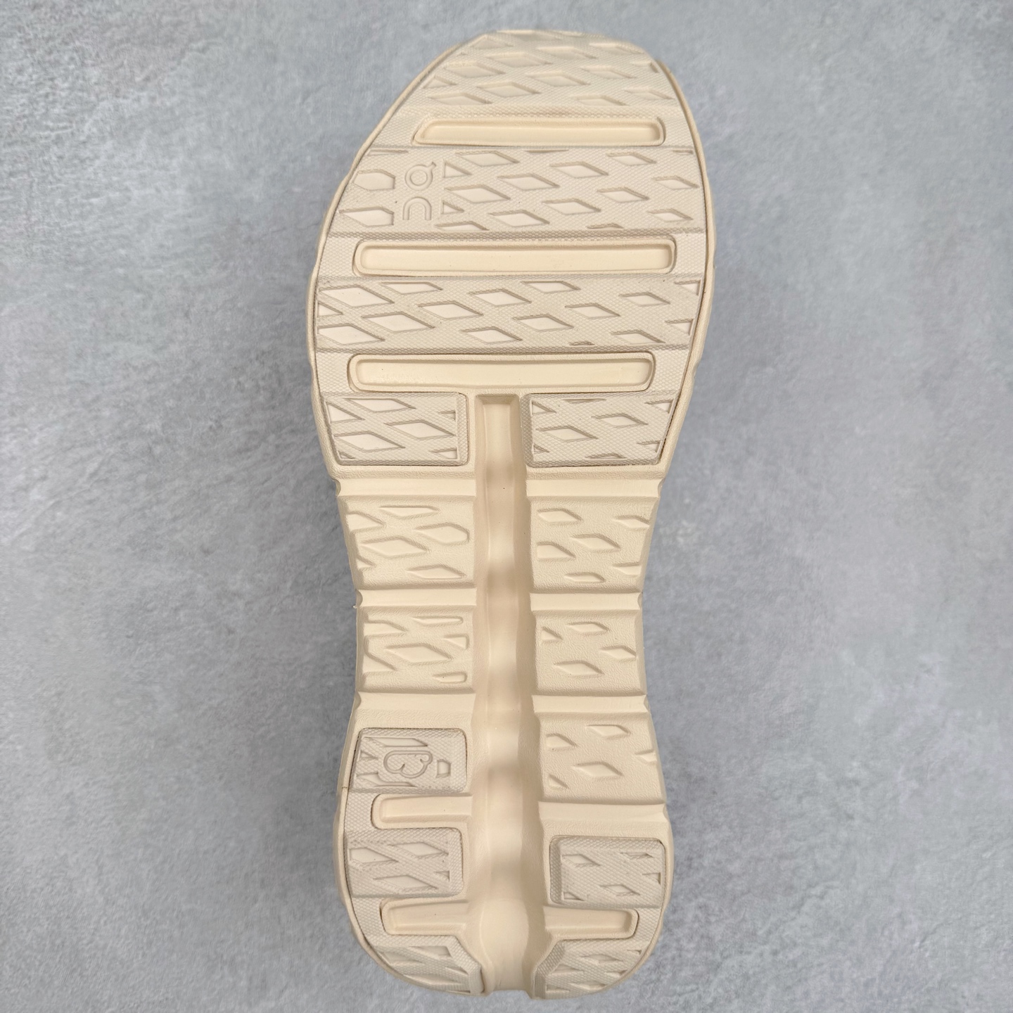 图片[9]-LOEWE x On Cloudtilt 2.0 昂跑罗意威联名 圆头系带生活休闲鞋 此运动品牌 开创于2010年 缓震着陆、强效回弹、轻柔质感的设计构思始终是ON研制关键 与此同时基于“为全球提供革新性的跑步感受”信念 陆续推出了多款跑鞋及其以专业运动人体跑步工程学为设计关键的功能性跑步服饰设备 让跑者不费力气地畅快畅跑 尺码：36 36.5 37.5 38 38.5 39 40 40.5 41 42 42.5 43 44 44.5 45-选品中心