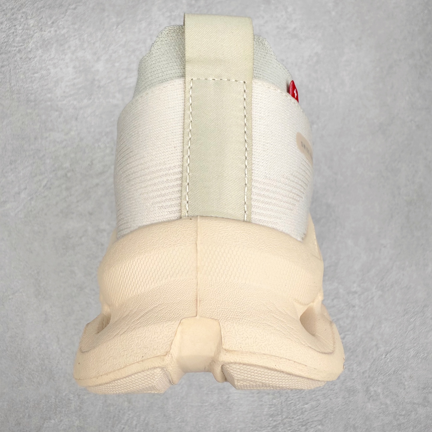 图片[8]-LOEWE x On Cloudtilt 2.0 昂跑罗意威联名 圆头系带生活休闲鞋 此运动品牌 开创于2010年 缓震着陆、强效回弹、轻柔质感的设计构思始终是ON研制关键 与此同时基于“为全球提供革新性的跑步感受”信念 陆续推出了多款跑鞋及其以专业运动人体跑步工程学为设计关键的功能性跑步服饰设备 让跑者不费力气地畅快畅跑 尺码：36 36.5 37.5 38 38.5 39 40 40.5 41 42 42.5 43 44 44.5 45-选品中心