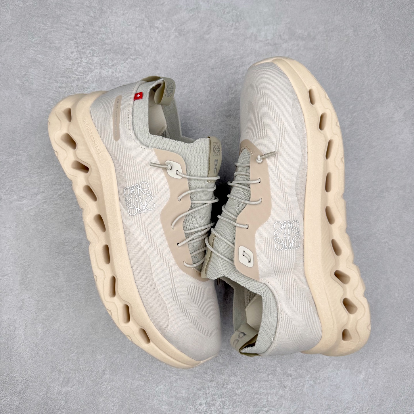 图片[3]-LOEWE x On Cloudtilt 2.0 昂跑罗意威联名 圆头系带生活休闲鞋 此运动品牌 开创于2010年 缓震着陆、强效回弹、轻柔质感的设计构思始终是ON研制关键 与此同时基于“为全球提供革新性的跑步感受”信念 陆续推出了多款跑鞋及其以专业运动人体跑步工程学为设计关键的功能性跑步服饰设备 让跑者不费力气地畅快畅跑 尺码：36 36.5 37.5 38 38.5 39 40 40.5 41 42 42.5 43 44 44.5 45-选品中心