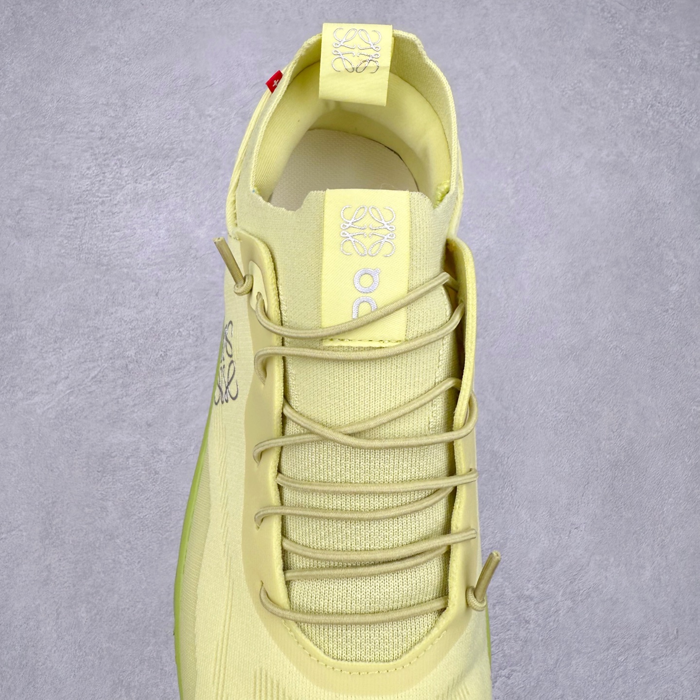 图片[5]-LOEWE x On Cloudtilt 2.0 昂跑罗意威联名 圆头系带生活休闲鞋 此运动品牌 开创于2010年 缓震着陆、强效回弹、轻柔质感的设计构思始终是ON研制关键 与此同时基于“为全球提供革新性的跑步感受”信念 陆续推出了多款跑鞋及其以专业运动人体跑步工程学为设计关键的功能性跑步服饰设备 让跑者不费力气地畅快畅跑 尺码：36 36.5 37.5 38 38.5 39 40 40.5 41 42 42.5 43 44 44.5 45-选品中心