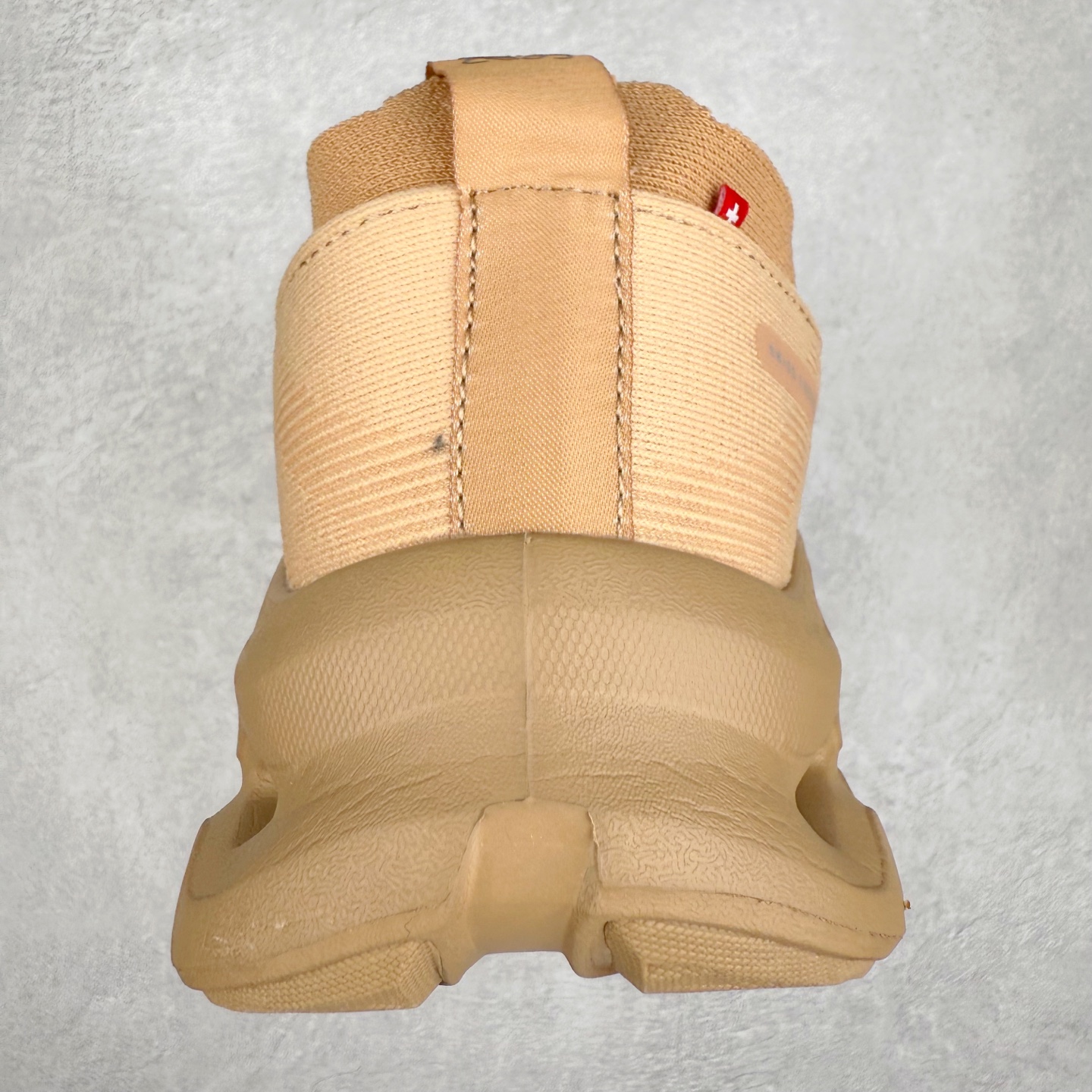 图片[8]-LOEWE x On Cloudtilt 2.0 昂跑罗意威联名 圆头系带生活休闲鞋 此运动品牌 开创于2010年 缓震着陆、强效回弹、轻柔质感的设计构思始终是ON研制关键 与此同时基于“为全球提供革新性的跑步感受”信念 陆续推出了多款跑鞋及其以专业运动人体跑步工程学为设计关键的功能性跑步服饰设备 让跑者不费力气地畅快畅跑 尺码：36 36.5 37.5 38 38.5 39 40 40.5 41 42 42.5 43 44 44.5 45-选品中心