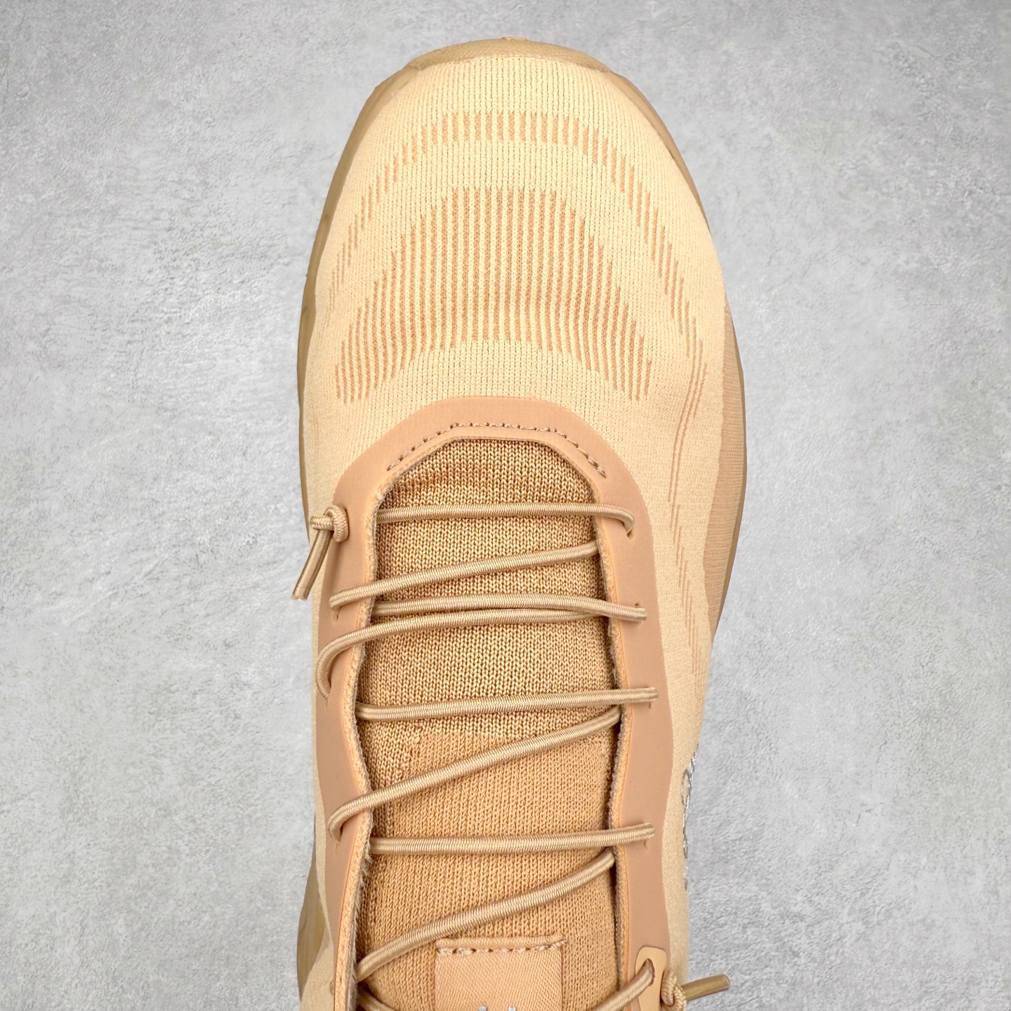 图片[4]-LOEWE x On Cloudtilt 2.0 昂跑罗意威联名 圆头系带生活休闲鞋 此运动品牌 开创于2010年 缓震着陆、强效回弹、轻柔质感的设计构思始终是ON研制关键 与此同时基于“为全球提供革新性的跑步感受”信念 陆续推出了多款跑鞋及其以专业运动人体跑步工程学为设计关键的功能性跑步服饰设备 让跑者不费力气地畅快畅跑 尺码：36 36.5 37.5 38 38.5 39 40 40.5 41 42 42.5 43 44 44.5 45-选品中心