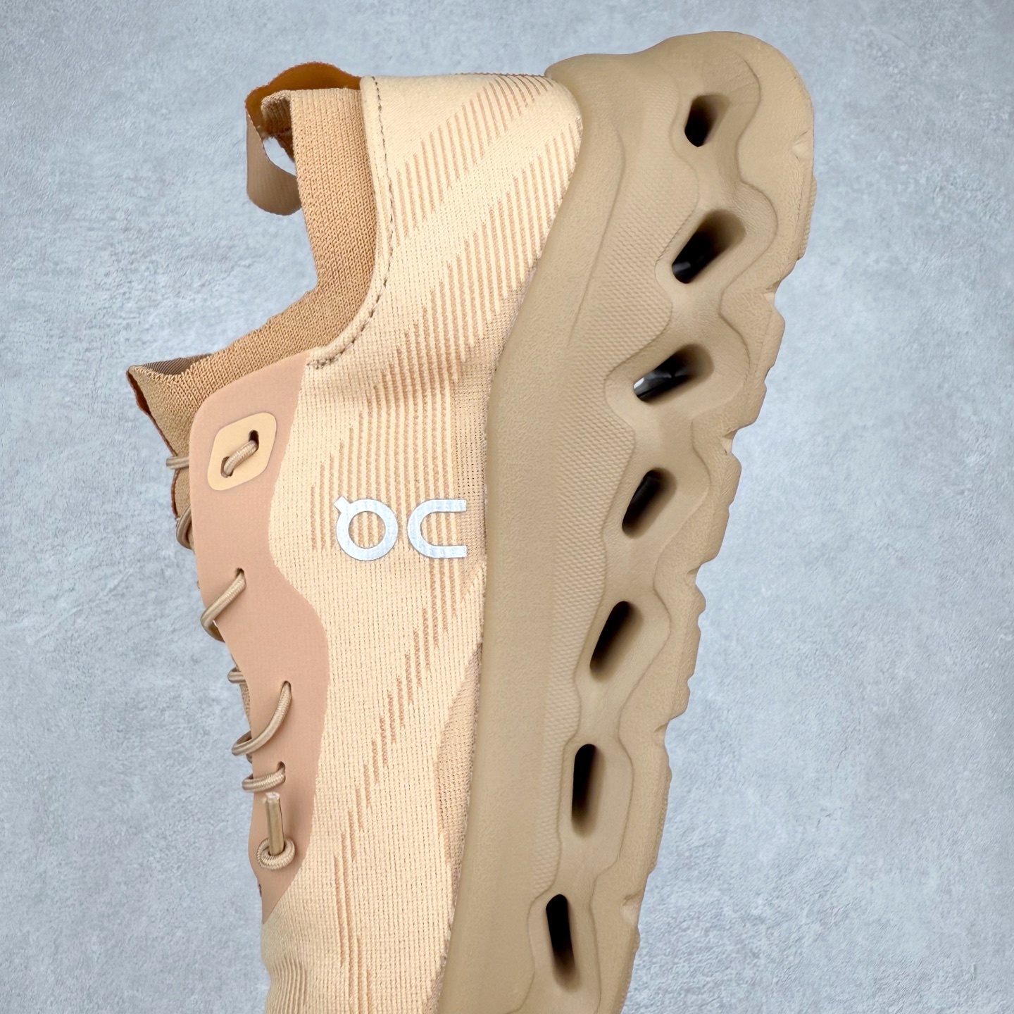 图片[7]-LOEWE x On Cloudtilt 2.0 昂跑罗意威联名 圆头系带生活休闲鞋 此运动品牌 开创于2010年 缓震着陆、强效回弹、轻柔质感的设计构思始终是ON研制关键 与此同时基于“为全球提供革新性的跑步感受”信念 陆续推出了多款跑鞋及其以专业运动人体跑步工程学为设计关键的功能性跑步服饰设备 让跑者不费力气地畅快畅跑 尺码：36 36.5 37.5 38 38.5 39 40 40.5 41 42 42.5 43 44 44.5 45-选品中心