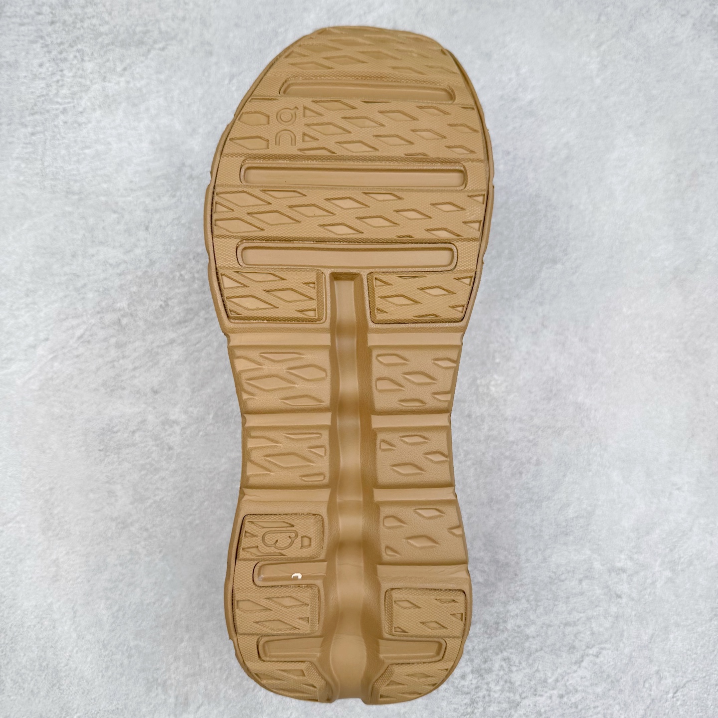 图片[9]-LOEWE x On Cloudtilt 2.0 昂跑罗意威联名 圆头系带生活休闲鞋 此运动品牌 开创于2010年 缓震着陆、强效回弹、轻柔质感的设计构思始终是ON研制关键 与此同时基于“为全球提供革新性的跑步感受”信念 陆续推出了多款跑鞋及其以专业运动人体跑步工程学为设计关键的功能性跑步服饰设备 让跑者不费力气地畅快畅跑 尺码：36 36.5 37.5 38 38.5 39 40 40.5 41 42 42.5 43 44 44.5 45-选品中心