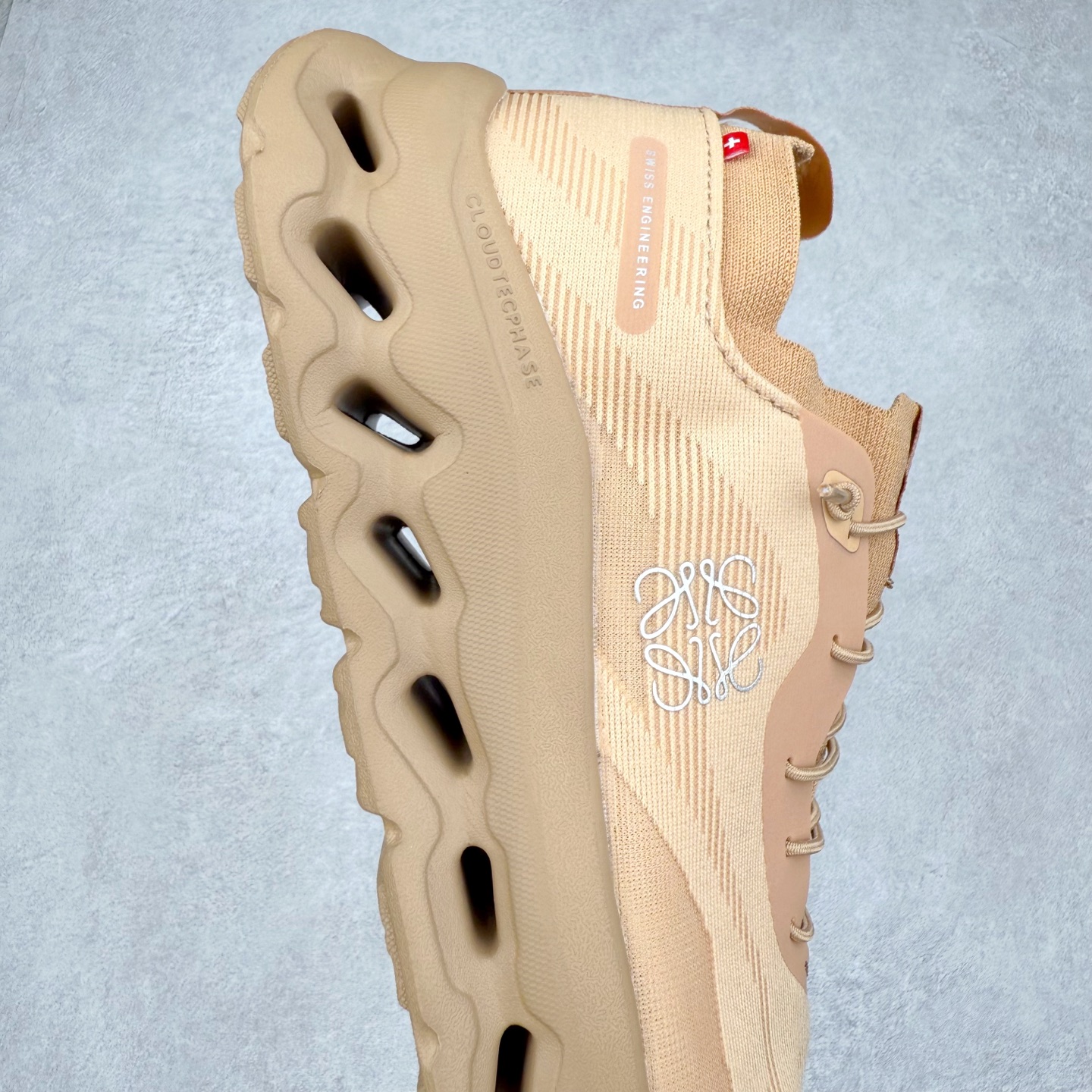 图片[6]-LOEWE x On Cloudtilt 2.0 昂跑罗意威联名 圆头系带生活休闲鞋 此运动品牌 开创于2010年 缓震着陆、强效回弹、轻柔质感的设计构思始终是ON研制关键 与此同时基于“为全球提供革新性的跑步感受”信念 陆续推出了多款跑鞋及其以专业运动人体跑步工程学为设计关键的功能性跑步服饰设备 让跑者不费力气地畅快畅跑 尺码：36 36.5 37.5 38 38.5 39 40 40.5 41 42 42.5 43 44 44.5 45-选品中心