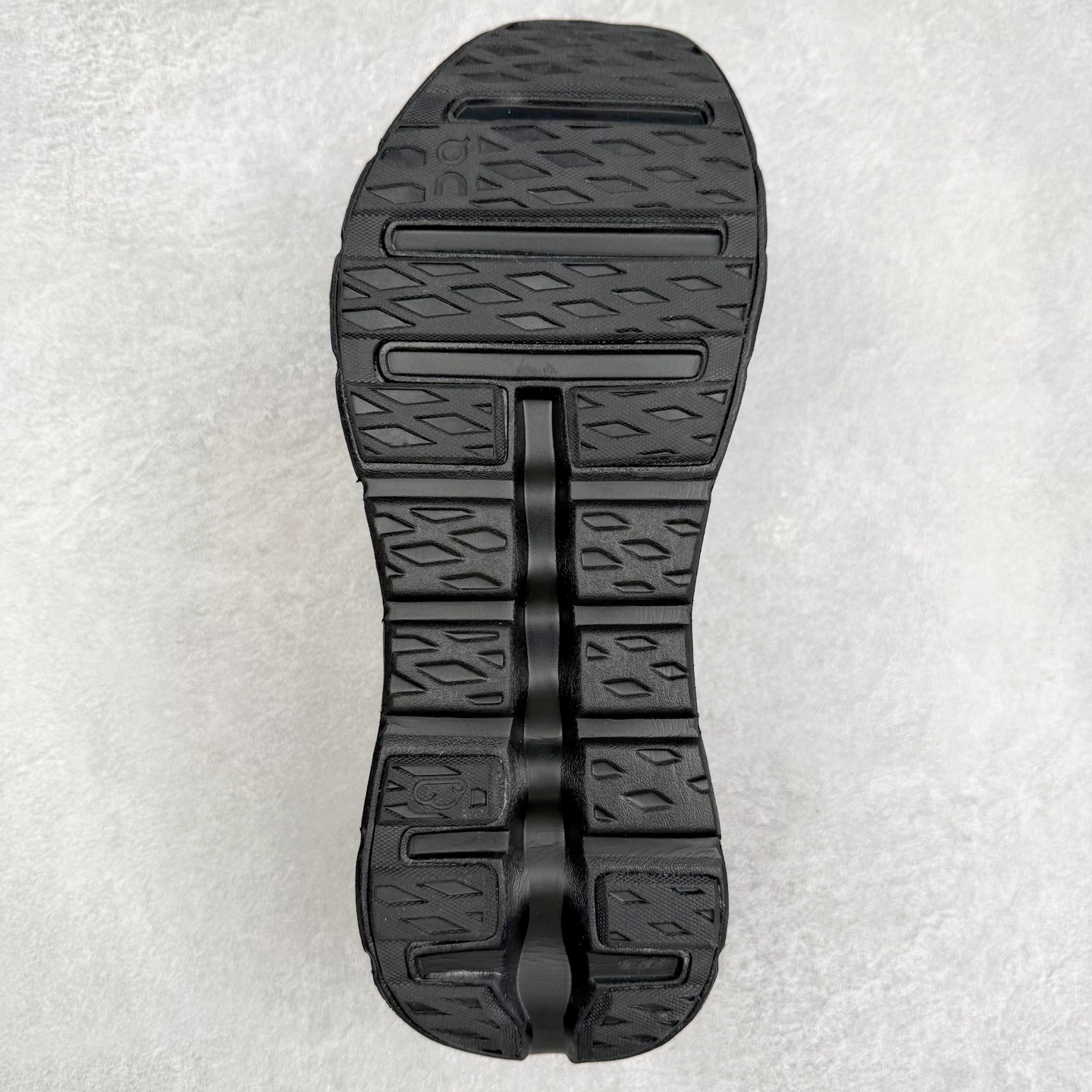 图片[9]-LOEWE x On Cloudtilt 2.0 昂跑罗意威联名 圆头系带生活休闲鞋 此运动品牌 开创于2010年 缓震着陆、强效回弹、轻柔质感的设计构思始终是ON研制关键 与此同时基于“为全球提供革新性的跑步感受”信念 陆续推出了多款跑鞋及其以专业运动人体跑步工程学为设计关键的功能性跑步服饰设备 让跑者不费力气地畅快畅跑 尺码：36 36.5 37.5 38 38.5 39 40 40.5 41 42 42.5 43 44 44.5 45-选品中心