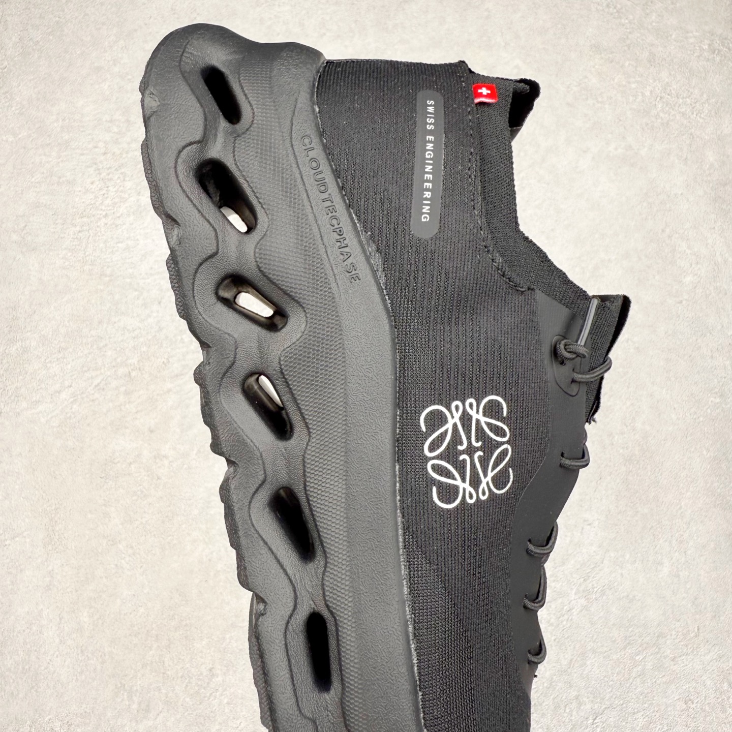 图片[6]-LOEWE x On Cloudtilt 2.0 昂跑罗意威联名 圆头系带生活休闲鞋 此运动品牌 开创于2010年 缓震着陆、强效回弹、轻柔质感的设计构思始终是ON研制关键 与此同时基于“为全球提供革新性的跑步感受”信念 陆续推出了多款跑鞋及其以专业运动人体跑步工程学为设计关键的功能性跑步服饰设备 让跑者不费力气地畅快畅跑 尺码：36 36.5 37.5 38 38.5 39 40 40.5 41 42 42.5 43 44 44.5 45-选品中心