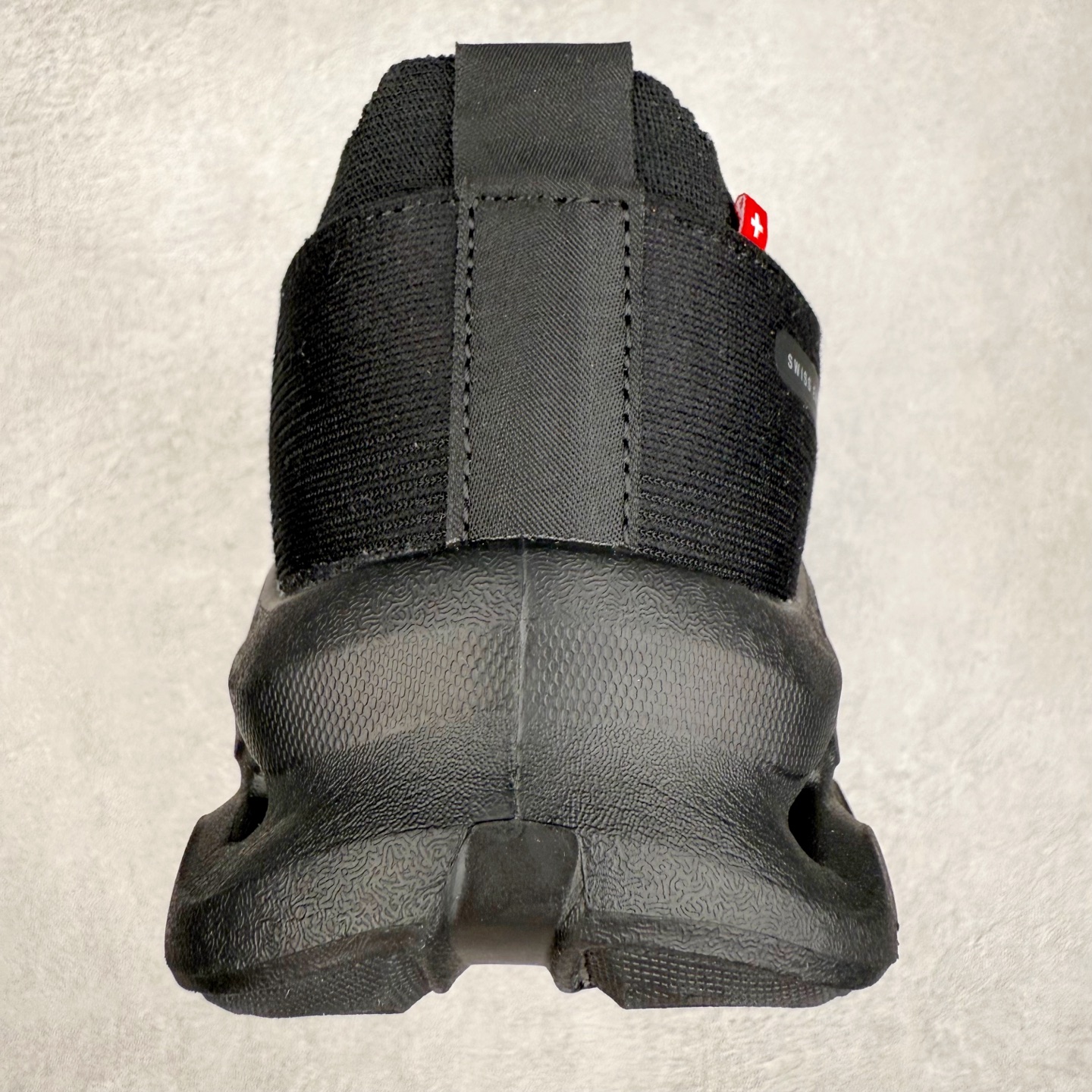 图片[8]-LOEWE x On Cloudtilt 2.0 昂跑罗意威联名 圆头系带生活休闲鞋 此运动品牌 开创于2010年 缓震着陆、强效回弹、轻柔质感的设计构思始终是ON研制关键 与此同时基于“为全球提供革新性的跑步感受”信念 陆续推出了多款跑鞋及其以专业运动人体跑步工程学为设计关键的功能性跑步服饰设备 让跑者不费力气地畅快畅跑 尺码：36 36.5 37.5 38 38.5 39 40 40.5 41 42 42.5 43 44 44.5 45-选品中心