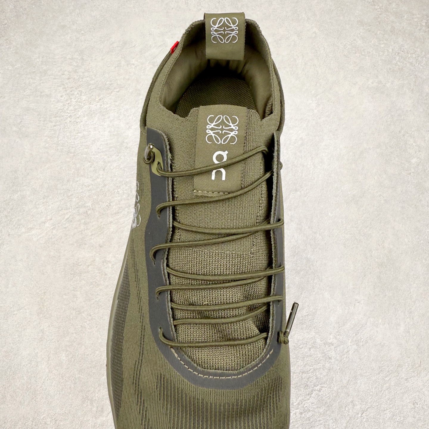 图片[5]-LOEWE x On Cloudtilt 2.0 昂跑罗意威联名 圆头系带生活休闲鞋 此运动品牌 开创于2010年 缓震着陆、强效回弹、轻柔质感的设计构思始终是ON研制关键 与此同时基于“为全球提供革新性的跑步感受”信念 陆续推出了多款跑鞋及其以专业运动人体跑步工程学为设计关键的功能性跑步服饰设备 让跑者不费力气地畅快畅跑 尺码：36 36.5 37.5 38 38.5 39 40 40.5 41 42 42.5 43 44 44.5 45-选品中心