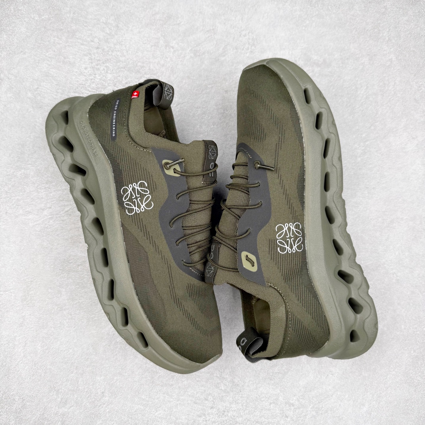 图片[3]-LOEWE x On Cloudtilt 2.0 昂跑罗意威联名 圆头系带生活休闲鞋 此运动品牌 开创于2010年 缓震着陆、强效回弹、轻柔质感的设计构思始终是ON研制关键 与此同时基于“为全球提供革新性的跑步感受”信念 陆续推出了多款跑鞋及其以专业运动人体跑步工程学为设计关键的功能性跑步服饰设备 让跑者不费力气地畅快畅跑 尺码：36 36.5 37.5 38 38.5 39 40 40.5 41 42 42.5 43 44 44.5 45-选品中心