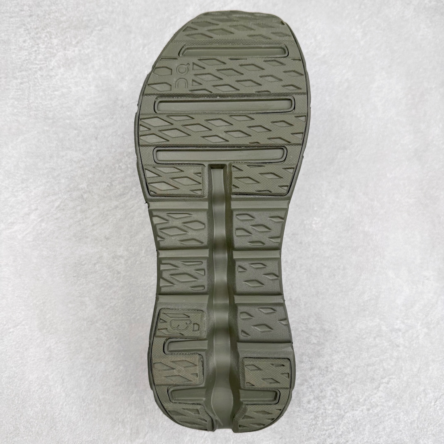 图片[9]-LOEWE x On Cloudtilt 2.0 昂跑罗意威联名 圆头系带生活休闲鞋 此运动品牌 开创于2010年 缓震着陆、强效回弹、轻柔质感的设计构思始终是ON研制关键 与此同时基于“为全球提供革新性的跑步感受”信念 陆续推出了多款跑鞋及其以专业运动人体跑步工程学为设计关键的功能性跑步服饰设备 让跑者不费力气地畅快畅跑 尺码：36 36.5 37.5 38 38.5 39 40 40.5 41 42 42.5 43 44 44.5 45-选品中心