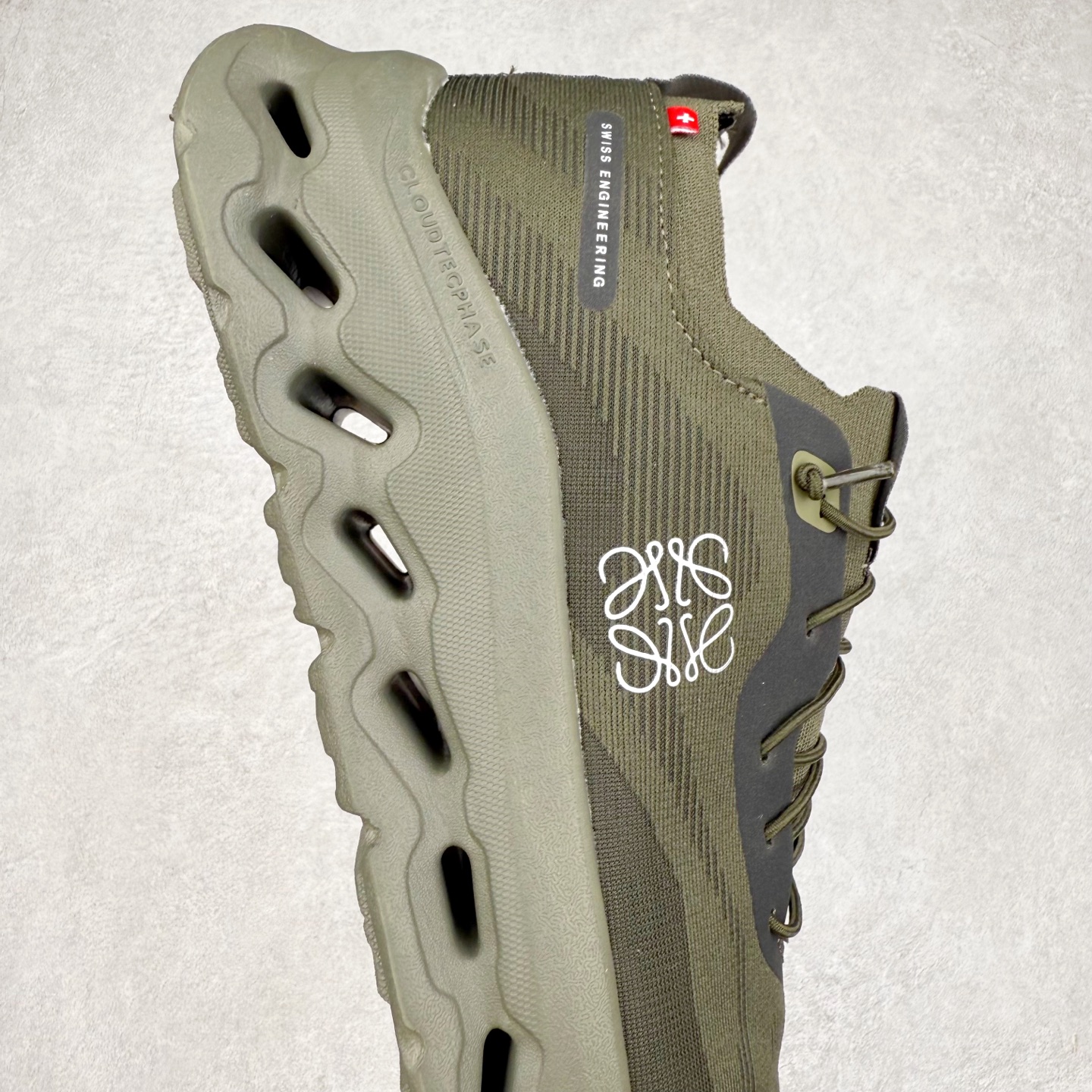 图片[6]-LOEWE x On Cloudtilt 2.0 昂跑罗意威联名 圆头系带生活休闲鞋 此运动品牌 开创于2010年 缓震着陆、强效回弹、轻柔质感的设计构思始终是ON研制关键 与此同时基于“为全球提供革新性的跑步感受”信念 陆续推出了多款跑鞋及其以专业运动人体跑步工程学为设计关键的功能性跑步服饰设备 让跑者不费力气地畅快畅跑 尺码：36 36.5 37.5 38 38.5 39 40 40.5 41 42 42.5 43 44 44.5 45-选品中心