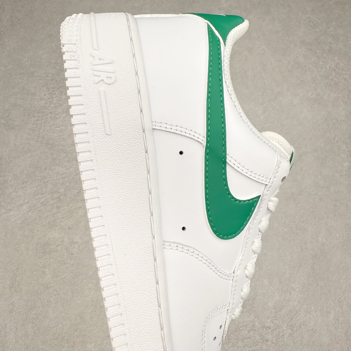 图片[6]-NK Air Force 1´07 Low 空军一号低帮百搭休闲运动板鞋 FJ1988-083 柔软、弹性十足的缓震性能和出色的中底设计 横跨复古与现代的外型结合 造就出风靡全球 三十多年的Force 1 直到今天还深受青睐 实拍调校N版已经零色差零失真 百分百还原实物色彩所见即所得 不存在货不对板色差等低级问题 选购参考实物拍摄 不混卖不参货 只用心做好货严格选品 承诺混一赔十 尺码：36 36.5 37.5 38 38.5 39 40 40.5 41 42 42.5 43 44 44.5 45-选品中心