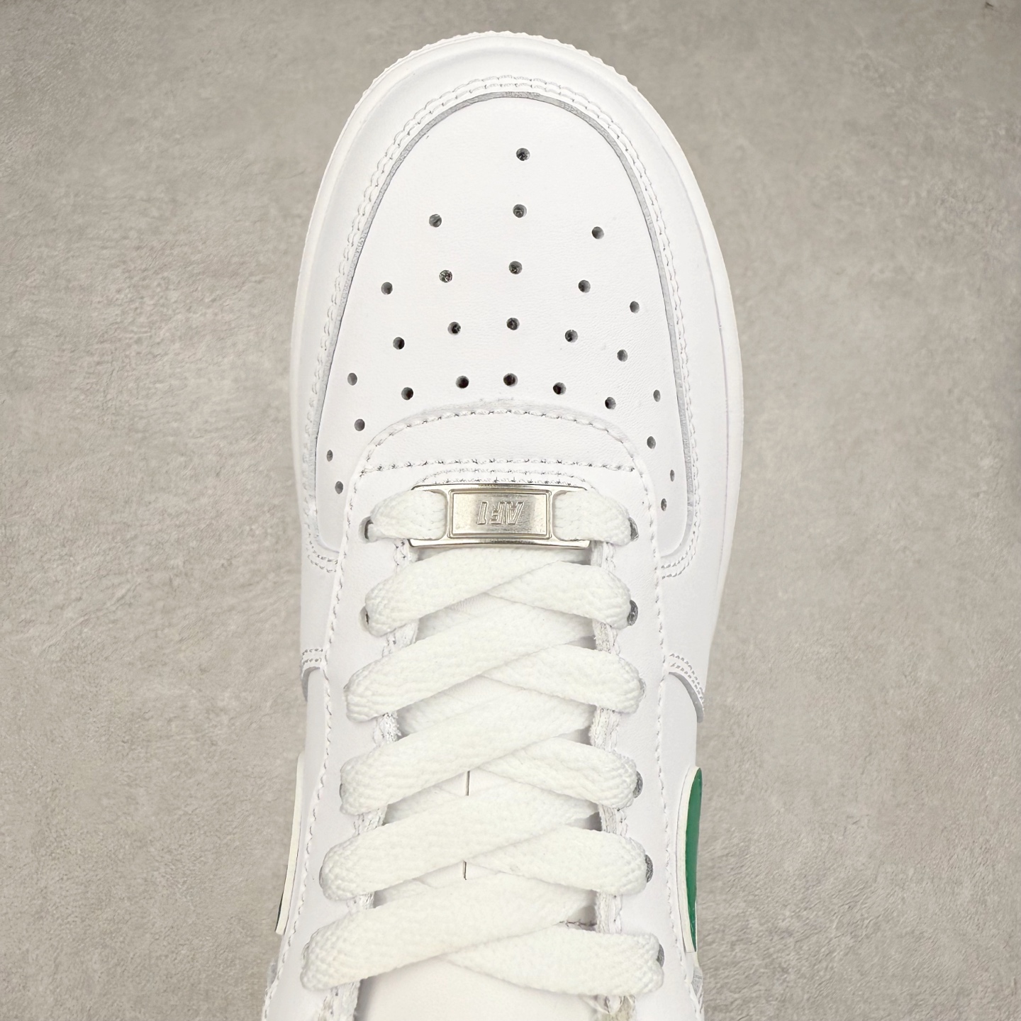 图片[4]-NK Air Force 1´07 Low 空军一号低帮百搭休闲运动板鞋 FJ1988-083 柔软、弹性十足的缓震性能和出色的中底设计 横跨复古与现代的外型结合 造就出风靡全球 三十多年的Force 1 直到今天还深受青睐 实拍调校N版已经零色差零失真 百分百还原实物色彩所见即所得 不存在货不对板色差等低级问题 选购参考实物拍摄 不混卖不参货 只用心做好货严格选品 承诺混一赔十 尺码：36 36.5 37.5 38 38.5 39 40 40.5 41 42 42.5 43 44 44.5 45-选品中心