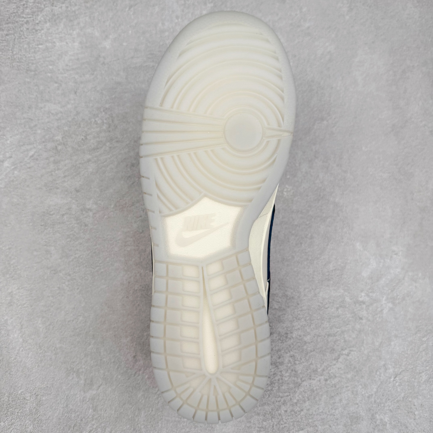 图片[9]-＃纯原福利 NK Dunk Low 定制配色 大厂出品 极力推荐 原装头层材料 独家版型蒸餾加工帶來的是更好的视觉和脚感体验大厂纯原品质出货 清洁度 电绣工艺 皮料切割干净无任何毛边 细节完美 尺码：36 36.5 37.5 38 38.5 39 40 40.5 41 42 42.5 43 44 44.5 45-选品中心