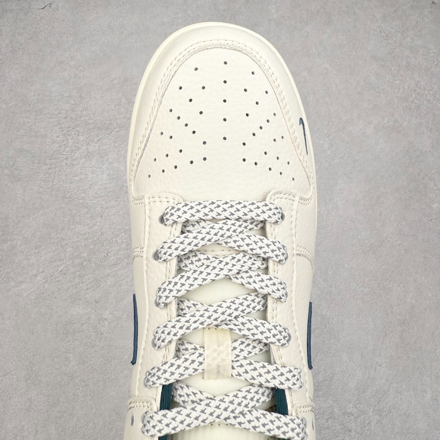 图片[4]-＃纯原福利 NK Dunk Low 定制配色 大厂出品 极力推荐 原装头层材料 独家版型蒸餾加工帶來的是更好的视觉和脚感体验大厂纯原品质出货 清洁度 电绣工艺 皮料切割干净无任何毛边 细节完美 尺码：36 36.5 37.5 38 38.5 39 40 40.5 41 42 42.5 43 44 44.5 45-选品中心