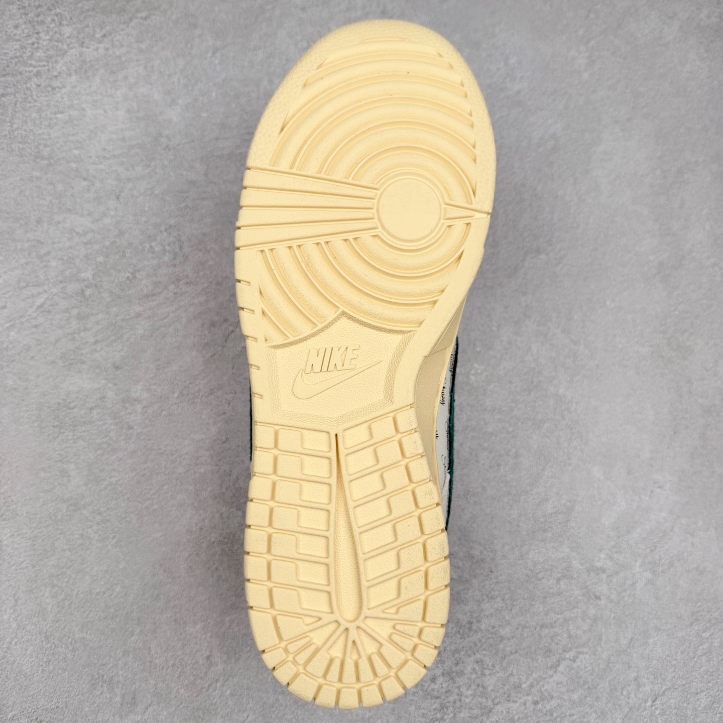 图片[9]-＃纯原福利 NK Dunk Low 定制配色 大厂出品 极力推荐 原装头层材料 独家版型蒸餾加工帶來的是更好的视觉和脚感体验大厂纯原品质出货 清洁度 电绣工艺 皮料切割干净无任何毛边 细节完美 尺码：36 36.5 37.5 38 38.5 39 40 40.5 41 42 42.5 43 44 44.5 45-选品中心