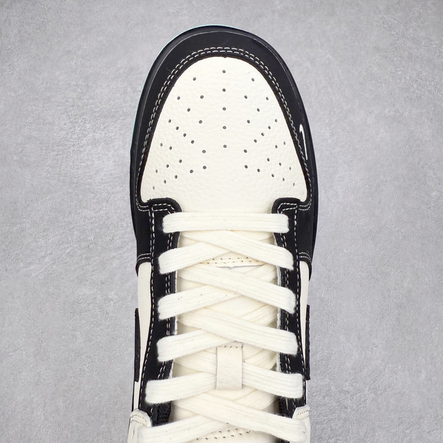 图片[4]-NK Dunk Low 定制配色 QW5836-013 大厂出品 极力推荐 原装头层材料 独家版型蒸餾加工帶來的是更好的视觉和脚感体验大厂纯原品质出货 清洁度 电绣工艺 皮料切割干净无任何毛边 细节完美 实拍调校N版已经零色差零失真 百分百还原实物色彩所见即所得 不存在货不对板色差等低级问题 选购参考实物拍摄 不混卖不参货 只用心做好货严格选品 承诺混一赔十 尺码：36 36.5 37.5 38 38.5 39 40 40.5 41 42 42.5 43 44 44.5 45-选品中心