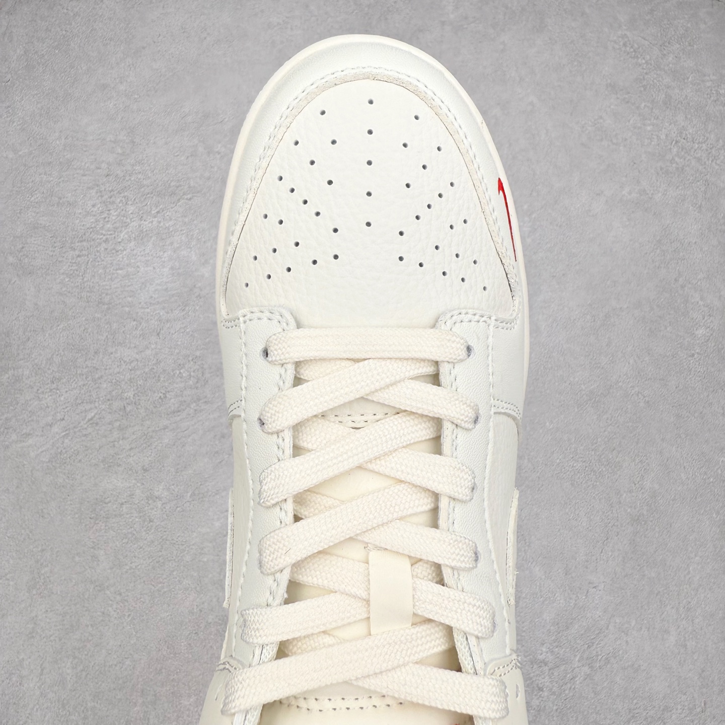 图片[4]-NK Dunk Low 定制配色 CS1688-113 大厂出品 极力推荐 原装头层材料 独家版型蒸餾加工帶來的是更好的视觉和脚感体验大厂纯原品质出货 清洁度 电绣工艺 皮料切割干净无任何毛边 细节完美 实拍调校N版已经零色差零失真 百分百还原实物色彩所见即所得 不存在货不对板色差等低级问题 选购参考实物拍摄 不混卖不参货 只用心做好货严格选品 承诺混一赔十 尺码：36 36.5 37.5 38 38.5 39 40 40.5 41 42 42.5 43 44 44.5 45-选品中心