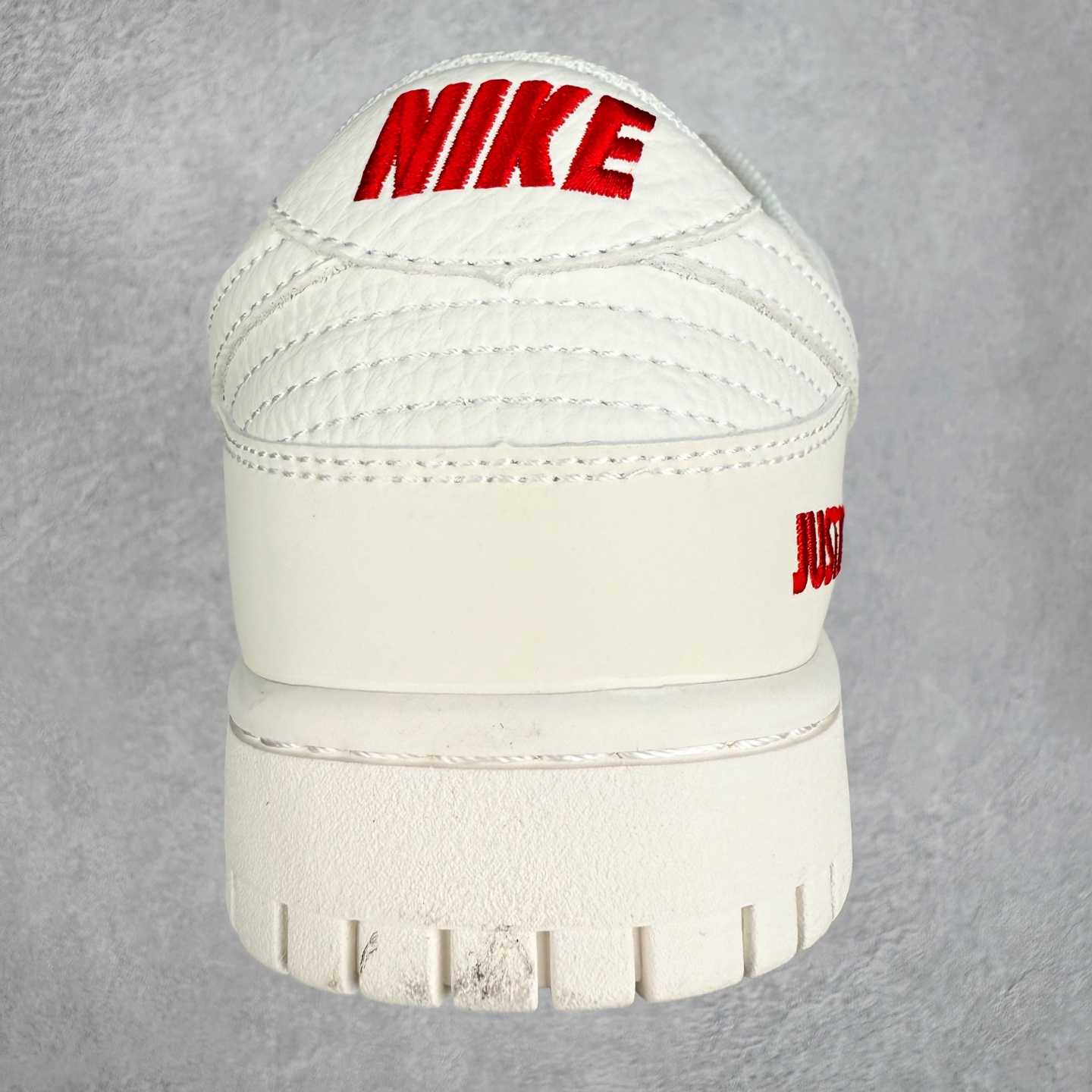 图片[8]-NK Dunk Low 定制配色 CS1688-113 大厂出品 极力推荐 原装头层材料 独家版型蒸餾加工帶來的是更好的视觉和脚感体验大厂纯原品质出货 清洁度 电绣工艺 皮料切割干净无任何毛边 细节完美 实拍调校N版已经零色差零失真 百分百还原实物色彩所见即所得 不存在货不对板色差等低级问题 选购参考实物拍摄 不混卖不参货 只用心做好货严格选品 承诺混一赔十 尺码：36 36.5 37.5 38 38.5 39 40 40.5 41 42 42.5 43 44 44.5 45-选品中心