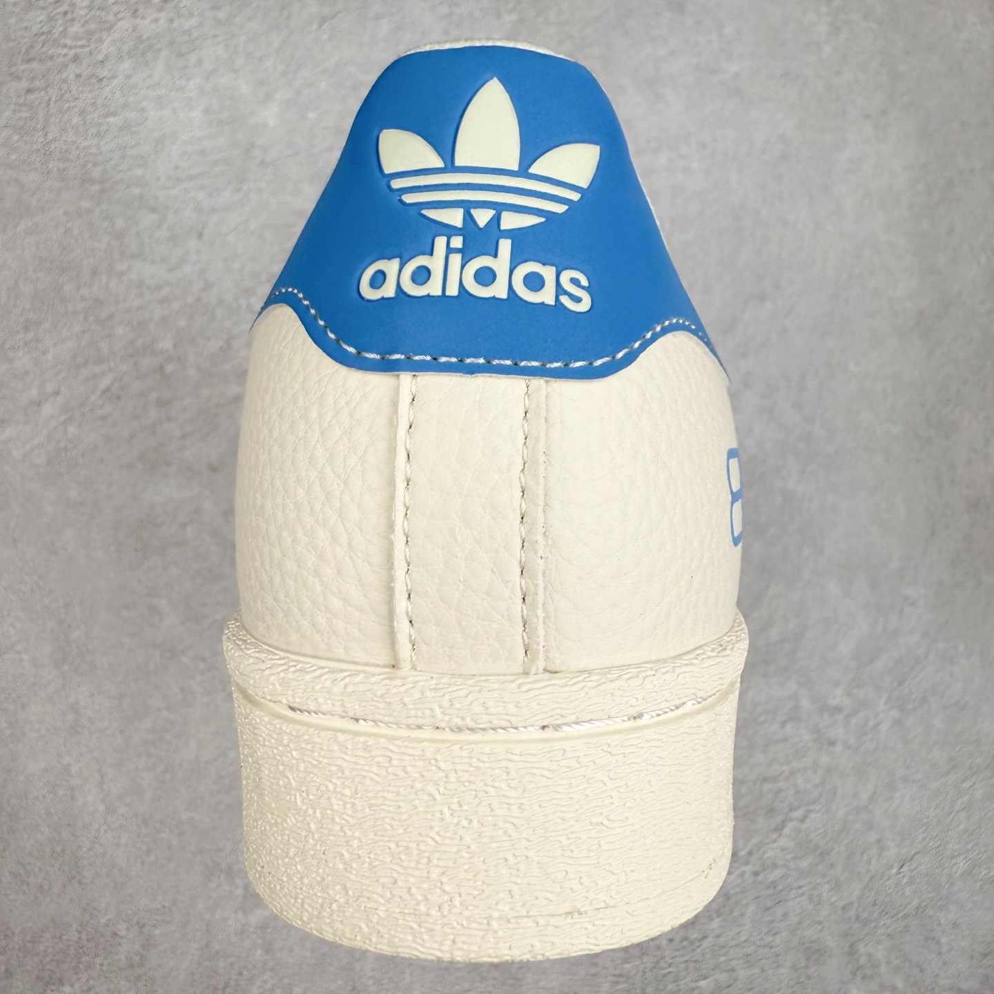 图片[8]-＃C2 AD Originals Superstar 经典复古贝壳头板鞋 DS0020 诞生于1969年 是第一双将全皮面鞋 身与橡胶鞋头结合在一起的低帮篮球鞋 Superstar最开始 是作为高帮篮球鞋Pro Model的低帮版本而出现的 但因为其独特和醒目的橡胶鞋头造型而让大家熟知 被大家形象地称为\\\”shelltoe\\\”贝壳头 在70年代的美国职业篮球场上 接近3/4的NBA球员都将这双Superstar作为场上用鞋 80年代之后 经过不断的改良和发展 Superstar逐渐成为横跨时装、音乐、街头文化、休闲和运动等各大领域的时尚潮鞋 尺码：36 36.5 37 38 38.5 39 40 40.5 41 42 42.5 43 44 44.5 45-选品中心