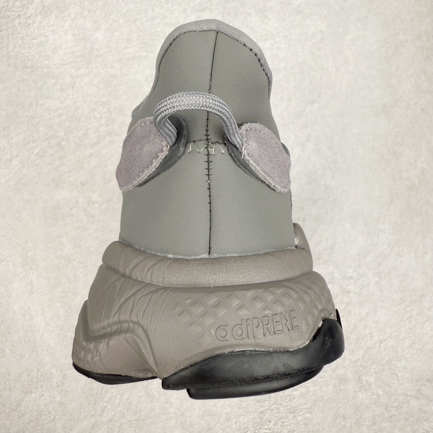 图片[8]-AD Originals OZWEEGO 简版椰子3M反光皮面水管复古老爹鞋 鞋面透气织物与出众皮革相互拼接 营造丰富层次 中底 adiPRENE+ 则提供穿着过程中的优良支撑 进一步提升舒适度 特别之处在于后跟半透明导管加持 个性又独特 最后辅以醒目色调营造强烈视觉反差 不凡的吸睛效果让人过目难忘 尺码：36 36.5 37 38 38.5 39 40 40.5 41 42 42.5 43 44 44.5 45-选品中心