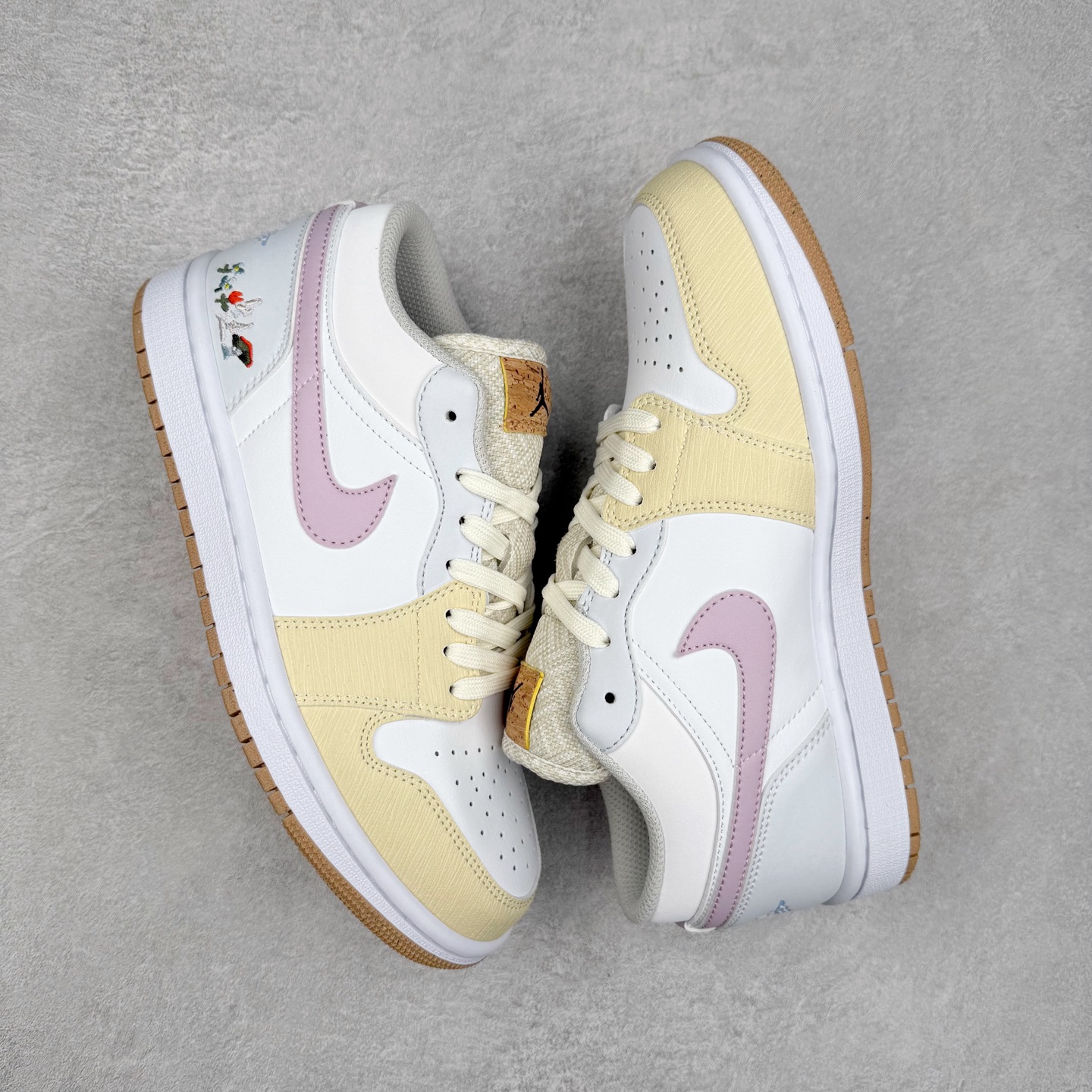 图片[3]-＃K版 Air Jordan AJ1 Low 低帮 仲夏之梦 IB8861-151 全新流水线出品 DT版本唯一平替选择 市场第二梯队最强版 全部原鞋开发 原楦原纸板开发 全鞋电脑针车 原厂内置全掌气垫 原盒内在原标 唯一Zp原版鞋带绑法 免检产品 全新2022版型 全头层皮料 完美零毛边处理 原厂配置全掌气垫 价格定位良心 几十个配色陆续出货 实拍调校N版已经零色差零失真 百分百还原实物色彩所见即所得 不存在货不对板色差等低级问题 选购参考实物拍摄 不混卖不参货 只用心做好货严格选品 承诺混一赔十 尺码：36 36.5 37.5 38 38.5 39 40 40.5 41 42 42.5 43 44 44.5 45-选品中心