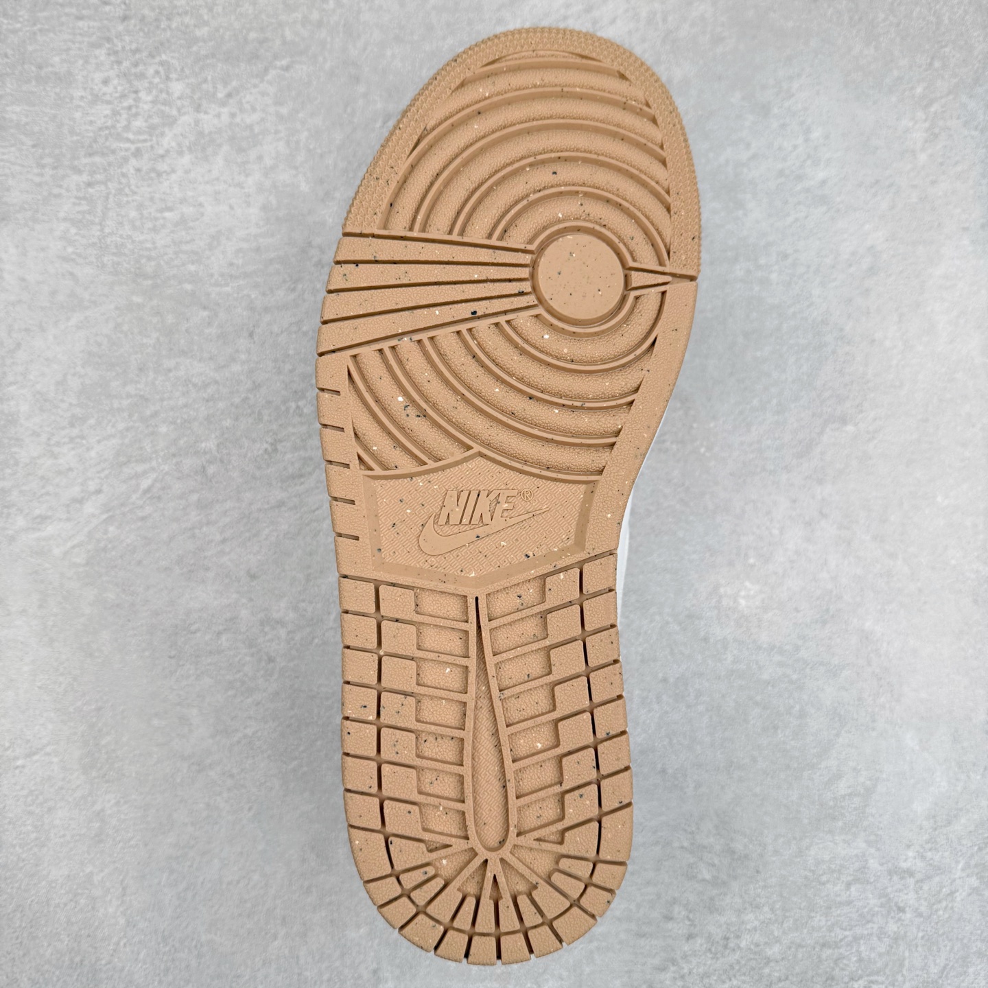 图片[9]-＃K版 Air Jordan AJ1 Low 低帮 仲夏之梦 IB8861-151 全新流水线出品 DT版本唯一平替选择 市场第二梯队最强版 全部原鞋开发 原楦原纸板开发 全鞋电脑针车 原厂内置全掌气垫 原盒内在原标 唯一Zp原版鞋带绑法 免检产品 全新2022版型 全头层皮料 完美零毛边处理 原厂配置全掌气垫 价格定位良心 几十个配色陆续出货 实拍调校N版已经零色差零失真 百分百还原实物色彩所见即所得 不存在货不对板色差等低级问题 选购参考实物拍摄 不混卖不参货 只用心做好货严格选品 承诺混一赔十 尺码：36 36.5 37.5 38 38.5 39 40 40.5 41 42 42.5 43 44 44.5 45-选品中心