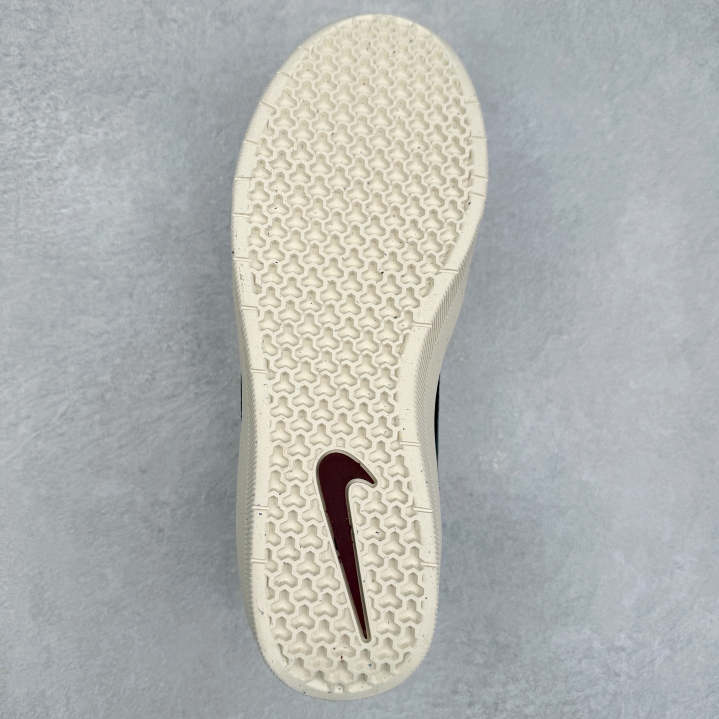 图片[9]-NK SB Force 58 空军58系列低帮休闲运动滑板板鞋 DV5477-602 鞋面由帆布和麂皮拼接 层次感丰富 搭配硫化外底 耐磨耐穿 鞋舌及中底后跟处饰有SB Logo 表明鞋款身份 采用包边设计 经久耐穿 硫化结构则有效提升灵活性 穿上这款全新推出的创意力作 助你耀动街头 尺码：36 36.5 37.5 38 38.5 39 40 40.5 41 42 42.5 43 44 45-选品中心