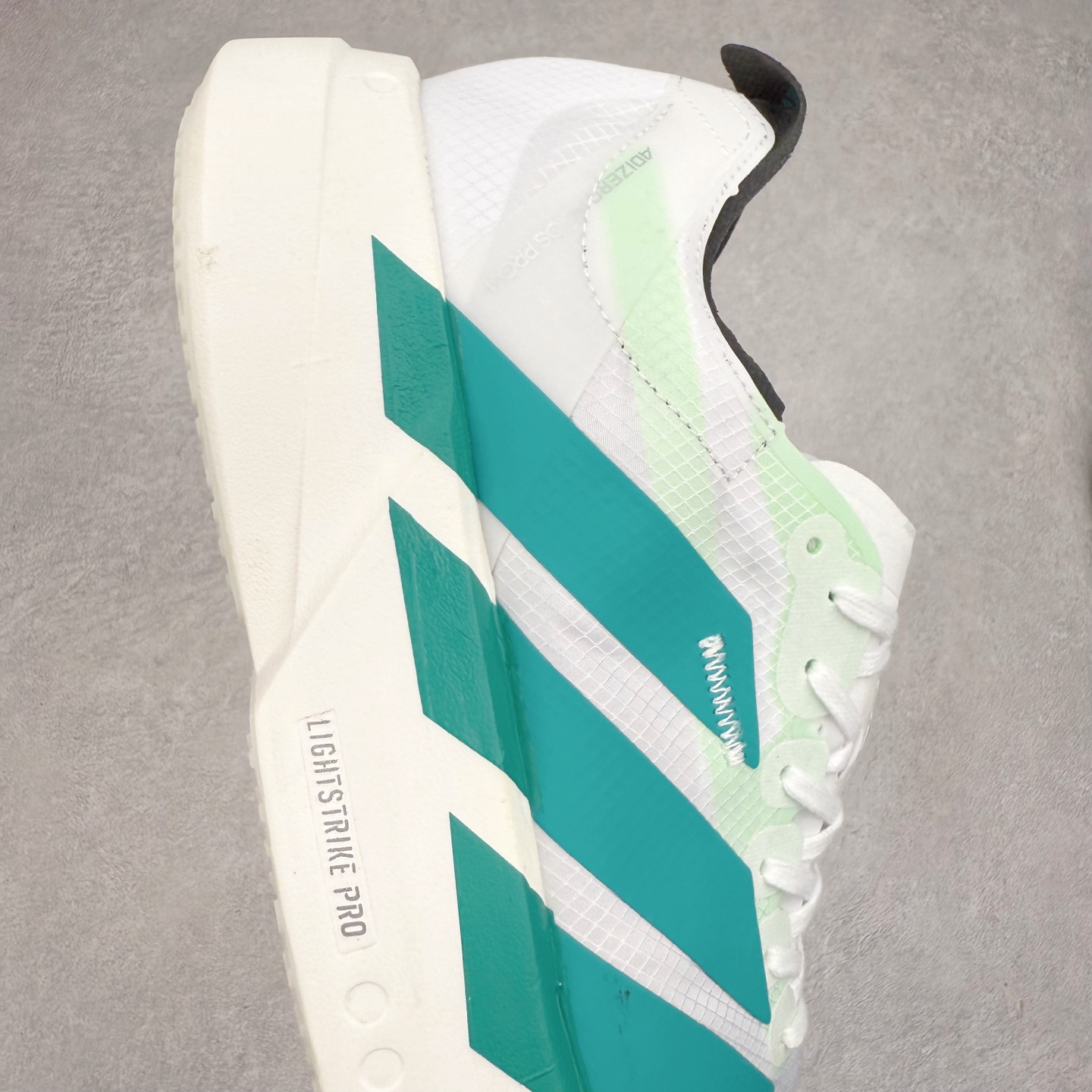 图片[6]-AD Adizero Adios Pro 4 马拉松竞速专业跑鞋 JR1269 CELERMESH针织网面非常轻薄 纤维间的缝隙很大 可以保证跑步时的透气、排汗效果 鞋舌直接与两侧的内衬和鞋底连接在一起 在跑步过程中不会被鞋舌的左右移动所困扰 在标准鞋带孔的基础上再拓宽一组鞋带孔 适合不同脚型的需求 突破性 EnergyRods 技术，有助于跑者实现更好的成绩 中底独特的LIGHTSTRIKE PRO泡棉材质 微弹感觉在跑步过程中给予了良好的支撑体验 对于顶级精英和高水平进阶跑者来说 ADIOS PRO是一双值得信赖的竞速比赛用鞋 尺码：36 36.5 37.5 38 38.5 39 40 40.5 41 42 42.5 43 44 44.5 45-选品中心