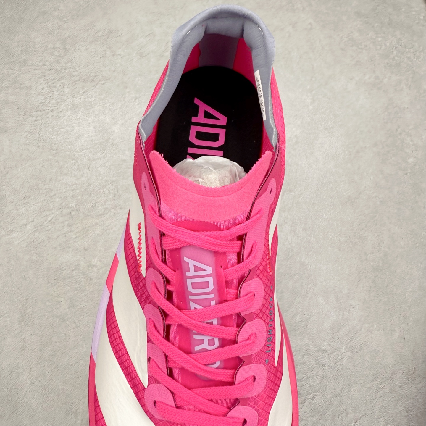 图片[5]-AD Adizero Adios Pro 4 马拉松竞速专业跑鞋 JR1267 CELERMESH针织网面非常轻薄 纤维间的缝隙很大 可以保证跑步时的透气、排汗效果 鞋舌直接与两侧的内衬和鞋底连接在一起 在跑步过程中不会被鞋舌的左右移动所困扰 在标准鞋带孔的基础上再拓宽一组鞋带孔 适合不同脚型的需求 突破性 EnergyRods 技术，有助于跑者实现更好的成绩 中底独特的LIGHTSTRIKE PRO泡棉材质 微弹感觉在跑步过程中给予了良好的支撑体验 对于顶级精英和高水平进阶跑者来说 ADIOS PRO是一双值得信赖的竞速比赛用鞋 尺码：36 36.5 37.5 38 38.5 39 40 40.5 41 42 42.5 43 44 44.5 45-选品中心