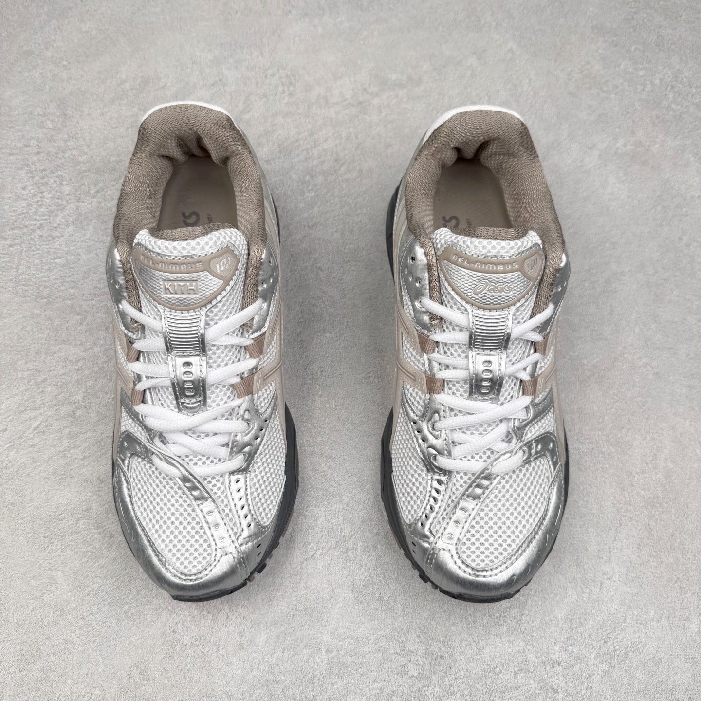 图片[2]-ASICS Gel-Nimbus 10.1 亚瑟士雨云10.1代系列轻量缓震休闲运动跑步鞋 近年来，运动鞋市场迎来了一个新的设计潮流：通过融合艺术与技术，赋予运动鞋更多的时尚元素和创新设计。作为市场中的领导者之一，ASICS（亚瑟士）一向以其技术创新和卓越的鞋款设计著称。而另一个前卫的实验鞋类品牌EMPTY BEHAVIOR，以其非凡的创意和探索，尤其对未来主义和非传统材料的热情撞击，从业界中脱颖而出。两者的合作，以推出特别版的GEL-NIMBUS™ 10.1鞋款——主题为“EVEN MY SHOE IS ART”为标志，为运动鞋设计涉入一个全新的高度。尺码：36 37 37.5 38 39 39.5 40.5 41.5 42 42.5 43.5 44 44.5 45-选品中心