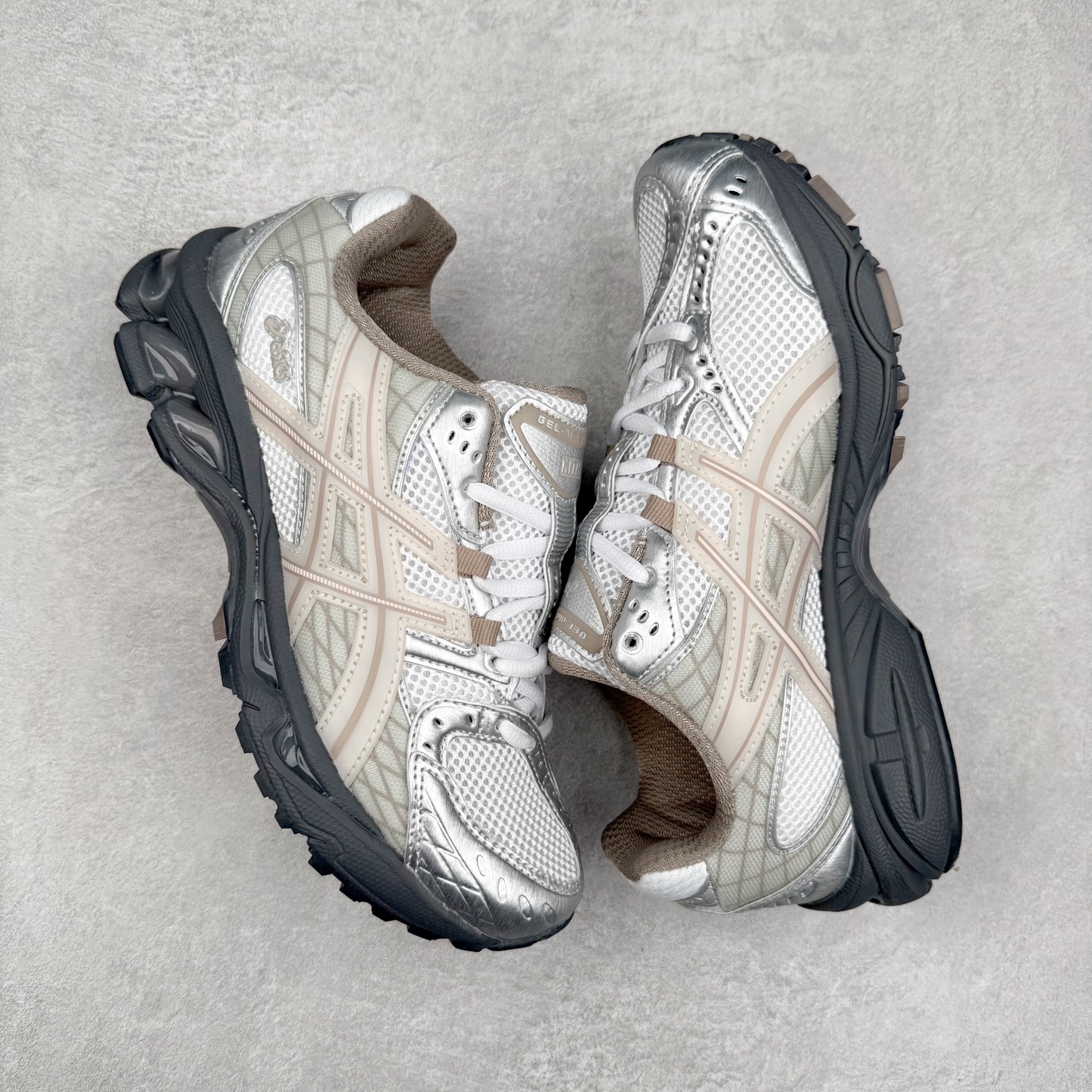 图片[3]-ASICS Gel-Nimbus 10.1 亚瑟士雨云10.1代系列轻量缓震休闲运动跑步鞋 近年来，运动鞋市场迎来了一个新的设计潮流：通过融合艺术与技术，赋予运动鞋更多的时尚元素和创新设计。作为市场中的领导者之一，ASICS（亚瑟士）一向以其技术创新和卓越的鞋款设计著称。而另一个前卫的实验鞋类品牌EMPTY BEHAVIOR，以其非凡的创意和探索，尤其对未来主义和非传统材料的热情撞击，从业界中脱颖而出。两者的合作，以推出特别版的GEL-NIMBUS™ 10.1鞋款——主题为“EVEN MY SHOE IS ART”为标志，为运动鞋设计涉入一个全新的高度。尺码：36 37 37.5 38 39 39.5 40.5 41.5 42 42.5 43.5 44 44.5 45-选品中心