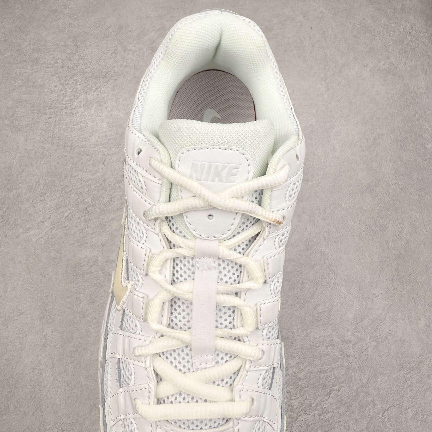 图片[5]-＃福利特价 NK P-6000 系列低帮复古老爹风休闲运动舒适慢跑鞋 融合 Pegasus 过往运动鞋设计 助力 21 世纪早期跑步运动跃升时尚新高度 采用透气网眼布、运动风格线条和耐穿覆面 兼具吸睛外观和舒适感受 中底泡绵以田径赛道为灵感 打造厚实设计 缔造出众缓震性能 尺码：36 36.5 37.5 38 38.5 39 40 40.5 41 42 42.5 43 44 44.5 45-选品中心