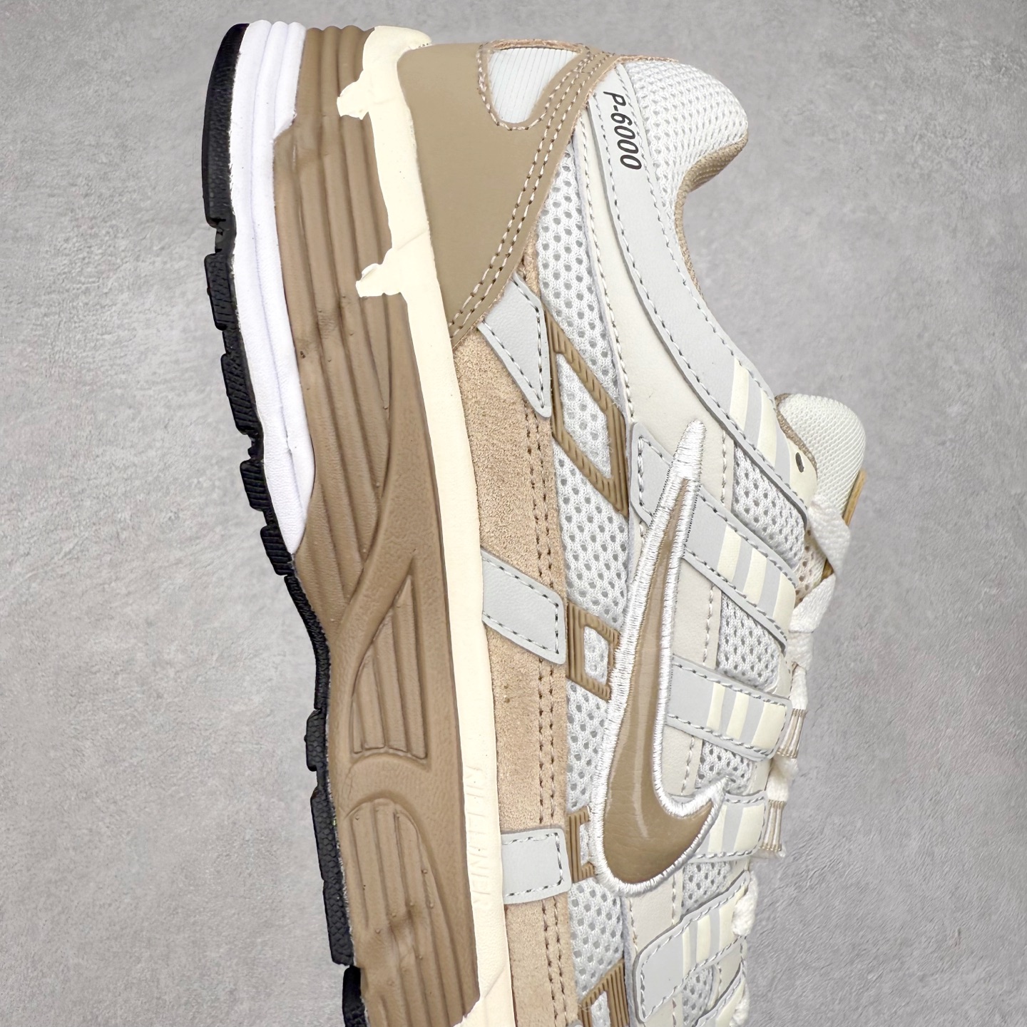 图片[6]-＃福利特价 NK P-6000 系列低帮复古老爹风休闲运动舒适慢跑鞋 融合 Pegasus 过往运动鞋设计 助力 21 世纪早期跑步运动跃升时尚新高度 采用透气网眼布、运动风格线条和耐穿覆面 兼具吸睛外观和舒适感受 中底泡绵以田径赛道为灵感 打造厚实设计 缔造出众缓震性能 尺码：36 36.5 37.5 38 38.5 39 40 40.5 41 42 42.5 43 44 44.5 45-选品中心