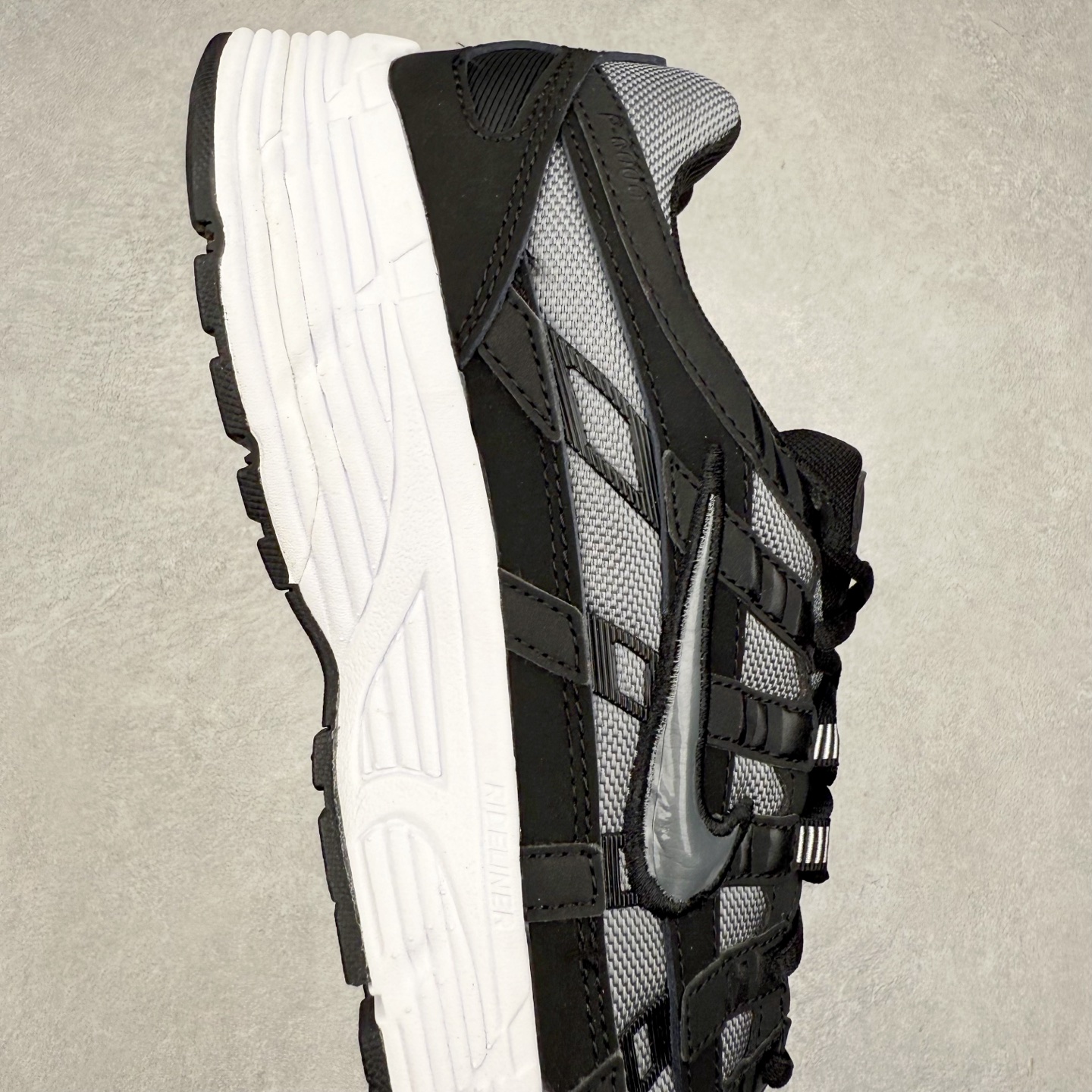 图片[6]-＃福利特价 NK P-6000 系列低帮复古老爹风休闲运动舒适慢跑鞋 融合 Pegasus 过往运动鞋设计 助力 21 世纪早期跑步运动跃升时尚新高度 采用透气网眼布、运动风格线条和耐穿覆面 兼具吸睛外观和舒适感受 中底泡绵以田径赛道为灵感 打造厚实设计 缔造出众缓震性能 尺码：36 36.5 37.5 38 38.5 39 40 40.5 41 42 42.5 43 44 44.5 45-选品中心