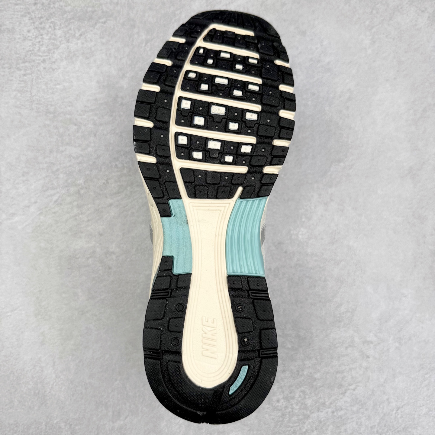 图片[9]-＃福利特价 NK P-6000 系列低帮复古老爹风休闲运动舒适慢跑鞋 融合 Pegasus 过往运动鞋设计 助力 21 世纪早期跑步运动跃升时尚新高度 采用透气网眼布、运动风格线条和耐穿覆面 兼具吸睛外观和舒适感受 中底泡绵以田径赛道为灵感 打造厚实设计 缔造出众缓震性能 尺码：36 36.5 37.5 38 38.5 39 40 40.5 41 42 42.5 43 44 44.5 45-选品中心