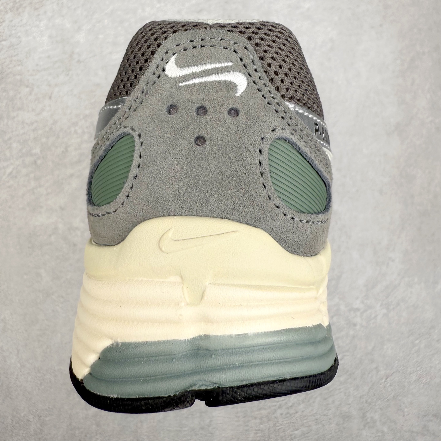 图片[8]-＃福利特价 NK P-6000 系列低帮复古老爹风休闲运动舒适慢跑鞋 融合 Pegasus 过往运动鞋设计 助力 21 世纪早期跑步运动跃升时尚新高度 采用透气网眼布、运动风格线条和耐穿覆面 兼具吸睛外观和舒适感受 中底泡绵以田径赛道为灵感 打造厚实设计 缔造出众缓震性能 尺码：36 36.5 37.5 38 38.5 39 40 40.5 41 42 42.5 43 44 44.5 45-选品中心