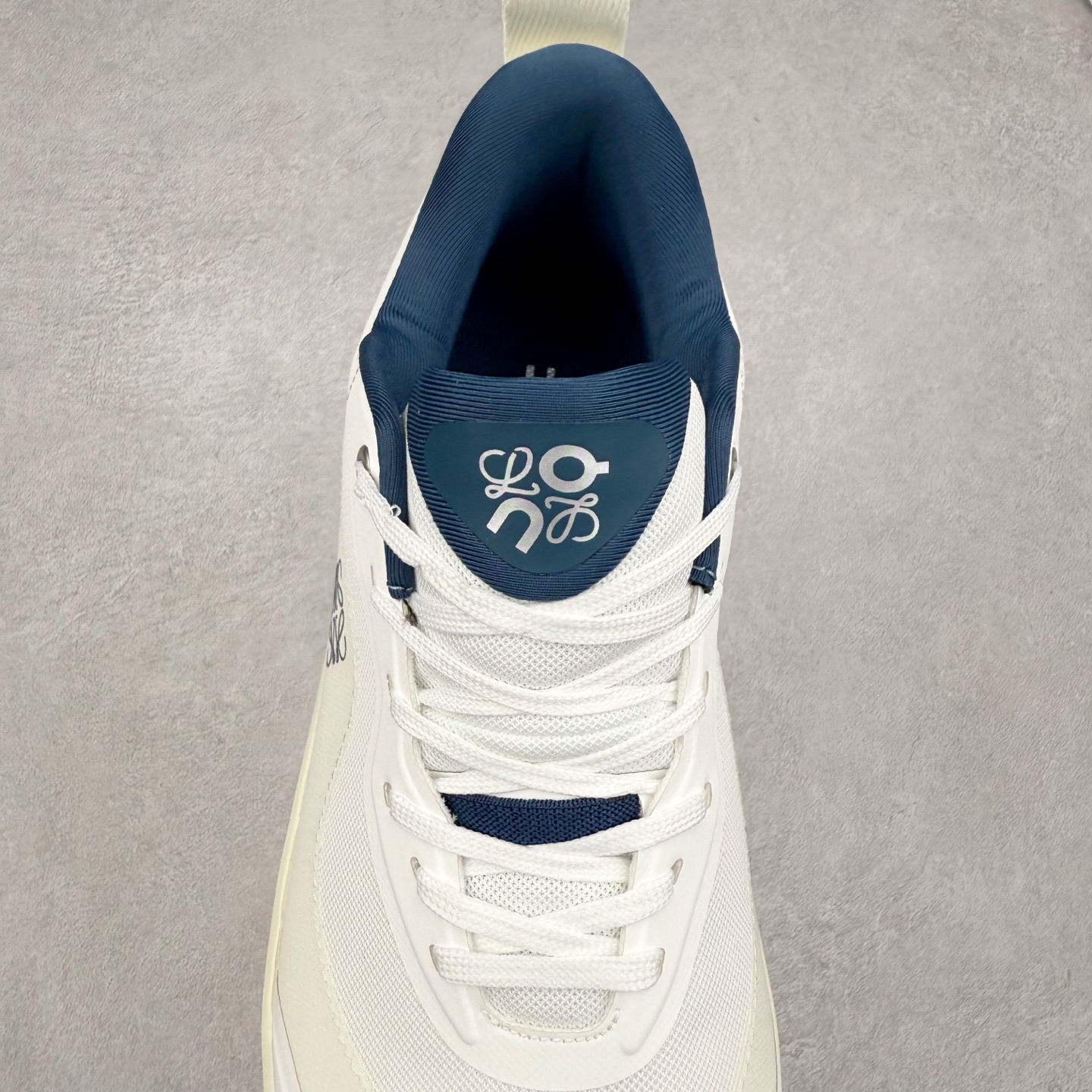 图片[5]-LOEWE x On Cloudtilt 2.0 昂跑罗意威联名 圆头系带生活休闲鞋 此运动品牌 开创于2010年 缓震着陆、强效回弹、轻柔质感的设计构思始终是ON研制关键 与此同时基于“为全球提供革新性的跑步感受”信念 陆续推出了多款跑鞋及其以专业运动人体跑步工程学为设计关键的功能性跑步服饰设备 让跑者不费力气地畅快畅跑 尺码：36 36.5 37.5 38 38.5 39 40 40.5 41 42 42.5 43 44 44.5 45-选品中心