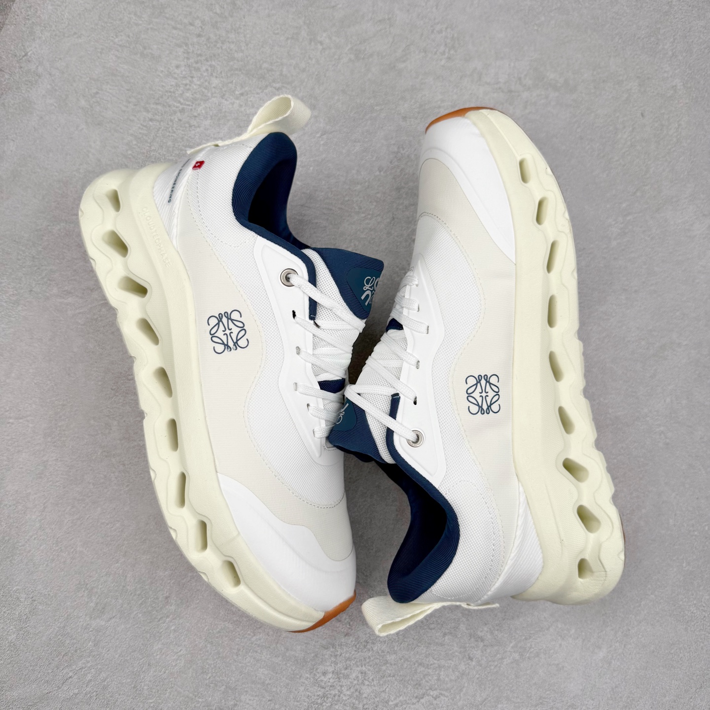 图片[3]-LOEWE x On Cloudtilt 2.0 昂跑罗意威联名 圆头系带生活休闲鞋 此运动品牌 开创于2010年 缓震着陆、强效回弹、轻柔质感的设计构思始终是ON研制关键 与此同时基于“为全球提供革新性的跑步感受”信念 陆续推出了多款跑鞋及其以专业运动人体跑步工程学为设计关键的功能性跑步服饰设备 让跑者不费力气地畅快畅跑 尺码：36 36.5 37.5 38 38.5 39 40 40.5 41 42 42.5 43 44 44.5 45-选品中心