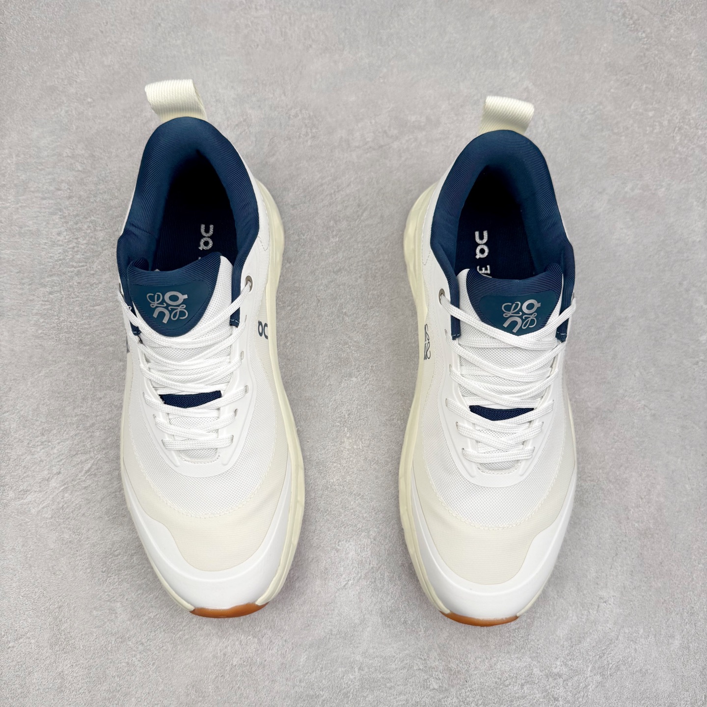 图片[2]-LOEWE x On Cloudtilt 2.0 昂跑罗意威联名 圆头系带生活休闲鞋 此运动品牌 开创于2010年 缓震着陆、强效回弹、轻柔质感的设计构思始终是ON研制关键 与此同时基于“为全球提供革新性的跑步感受”信念 陆续推出了多款跑鞋及其以专业运动人体跑步工程学为设计关键的功能性跑步服饰设备 让跑者不费力气地畅快畅跑 尺码：36 36.5 37.5 38 38.5 39 40 40.5 41 42 42.5 43 44 44.5 45-选品中心