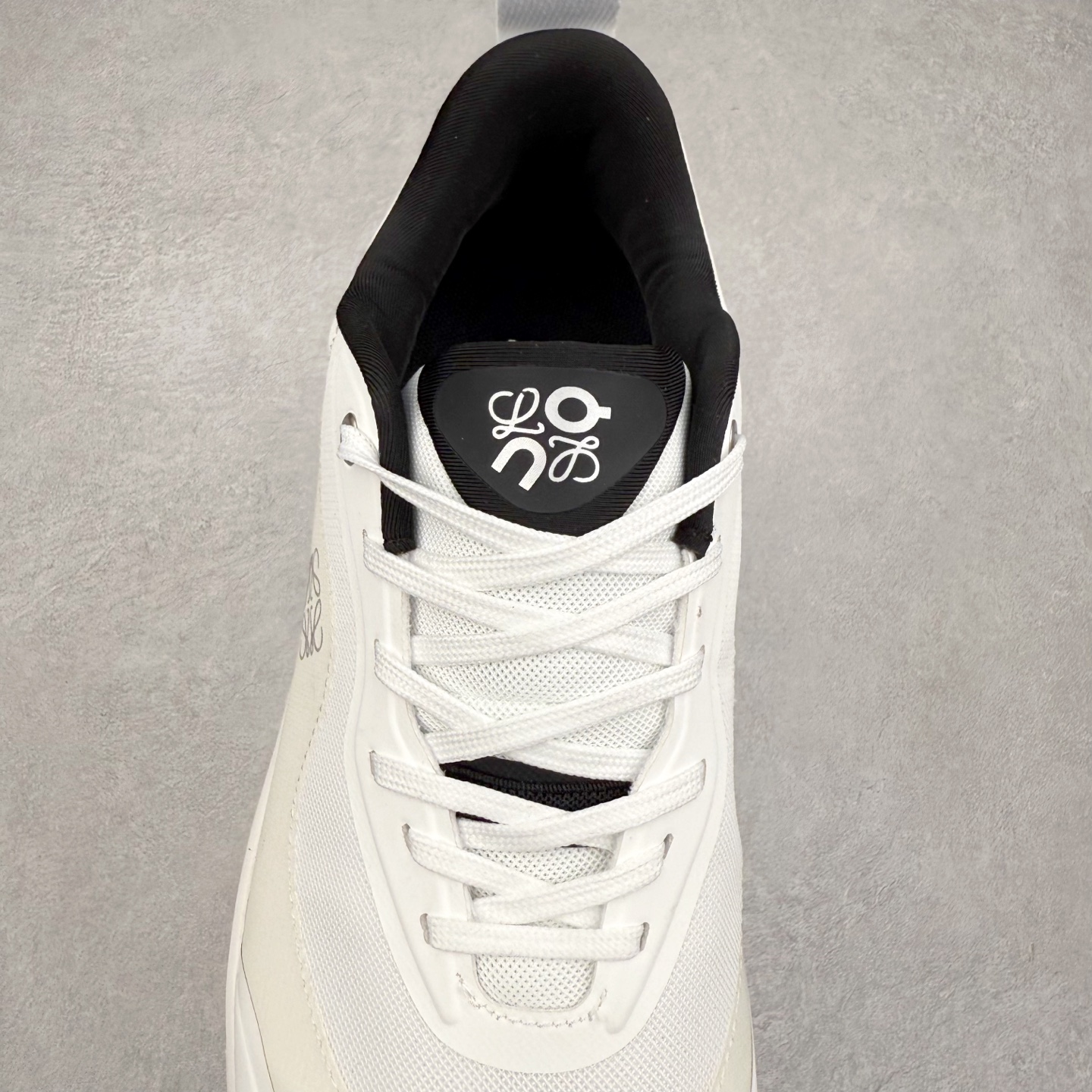 图片[5]-LOEWE x On Cloudtilt 2.0 昂跑罗意威联名 圆头系带生活休闲鞋 此运动品牌 开创于2010年 缓震着陆、强效回弹、轻柔质感的设计构思始终是ON研制关键 与此同时基于“为全球提供革新性的跑步感受”信念 陆续推出了多款跑鞋及其以专业运动人体跑步工程学为设计关键的功能性跑步服饰设备 让跑者不费力气地畅快畅跑 尺码：36 36.5 37.5 38 38.5 39 40 40.5 41 42 42.5 43 44 44.5 45-选品中心