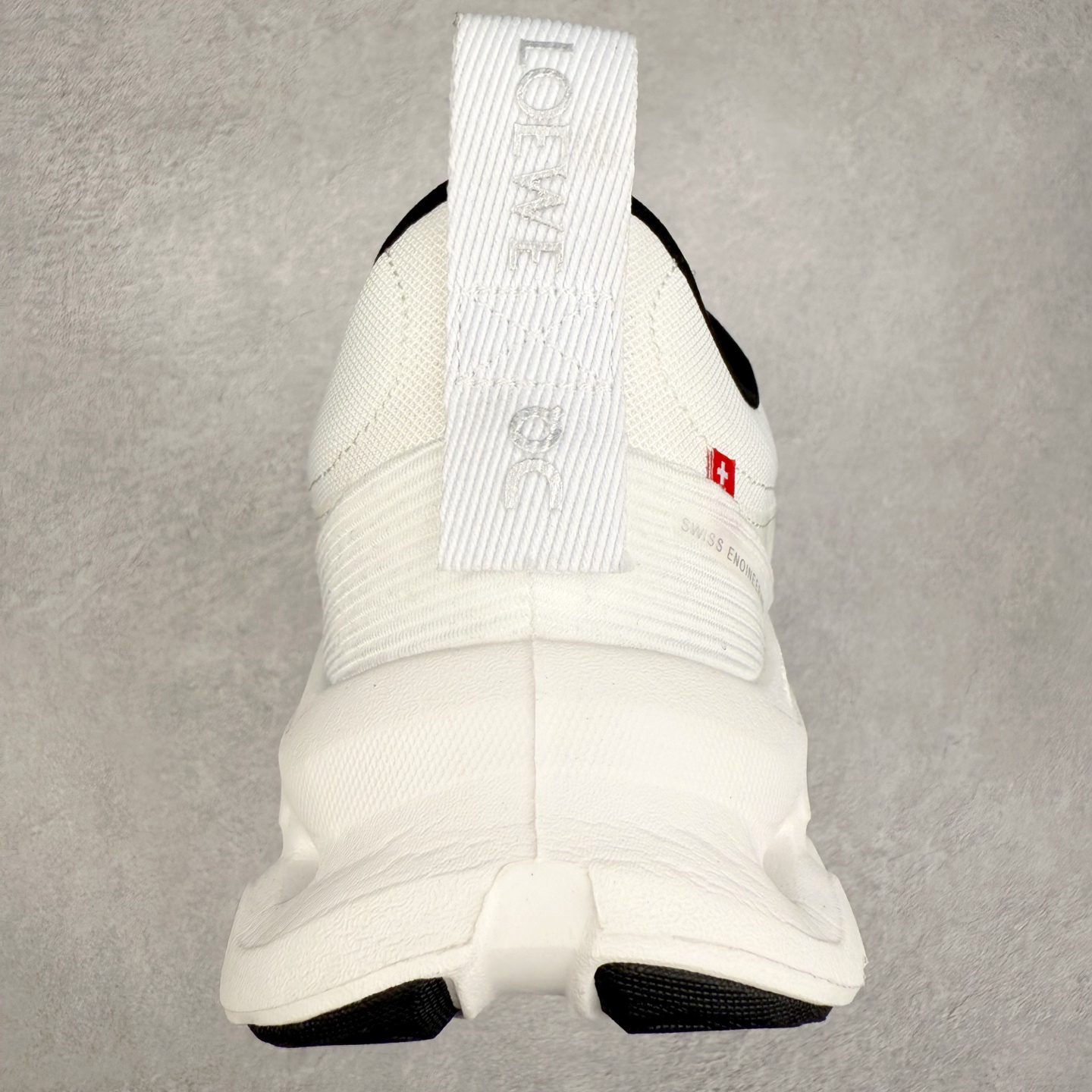 图片[8]-LOEWE x On Cloudtilt 2.0 昂跑罗意威联名 圆头系带生活休闲鞋 此运动品牌 开创于2010年 缓震着陆、强效回弹、轻柔质感的设计构思始终是ON研制关键 与此同时基于“为全球提供革新性的跑步感受”信念 陆续推出了多款跑鞋及其以专业运动人体跑步工程学为设计关键的功能性跑步服饰设备 让跑者不费力气地畅快畅跑 尺码：36 36.5 37.5 38 38.5 39 40 40.5 41 42 42.5 43 44 44.5 45-选品中心